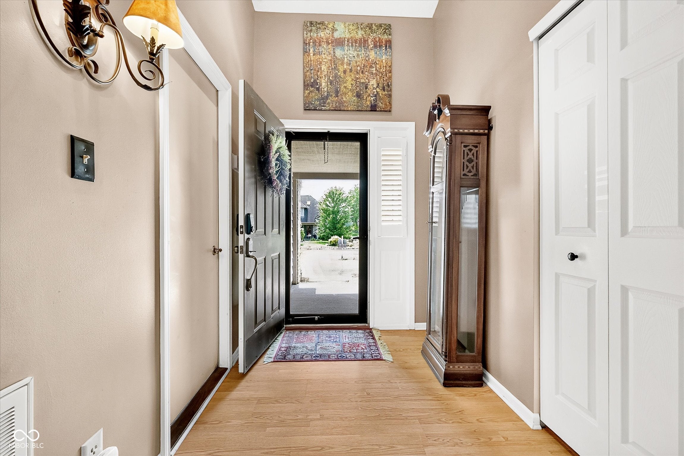762 Woodview North Drive