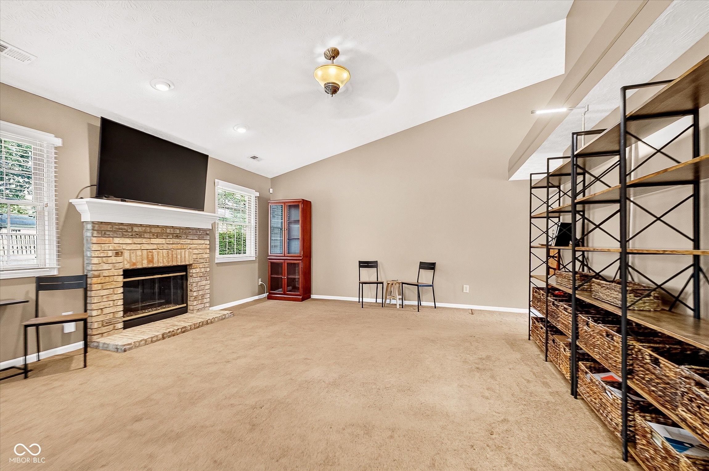 762 Woodview North Drive