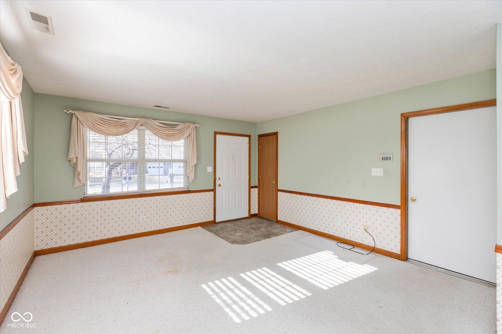 6747 S New Jersey Street