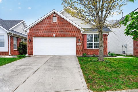 Photo of 5501 Pelham Way, Indianapolis, IN 46216 (MLS # 22094349)