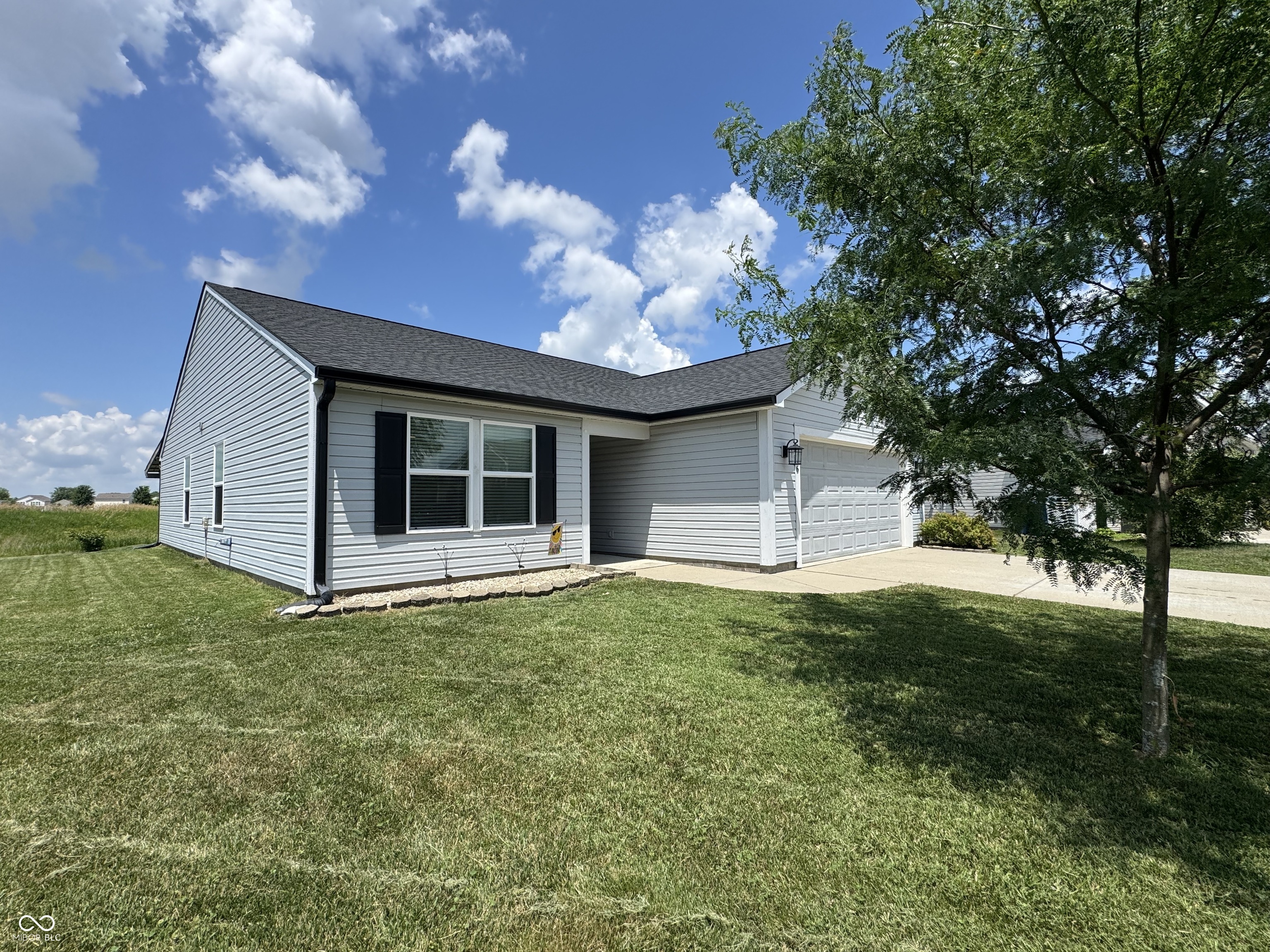 1406 Bigleaf Circle