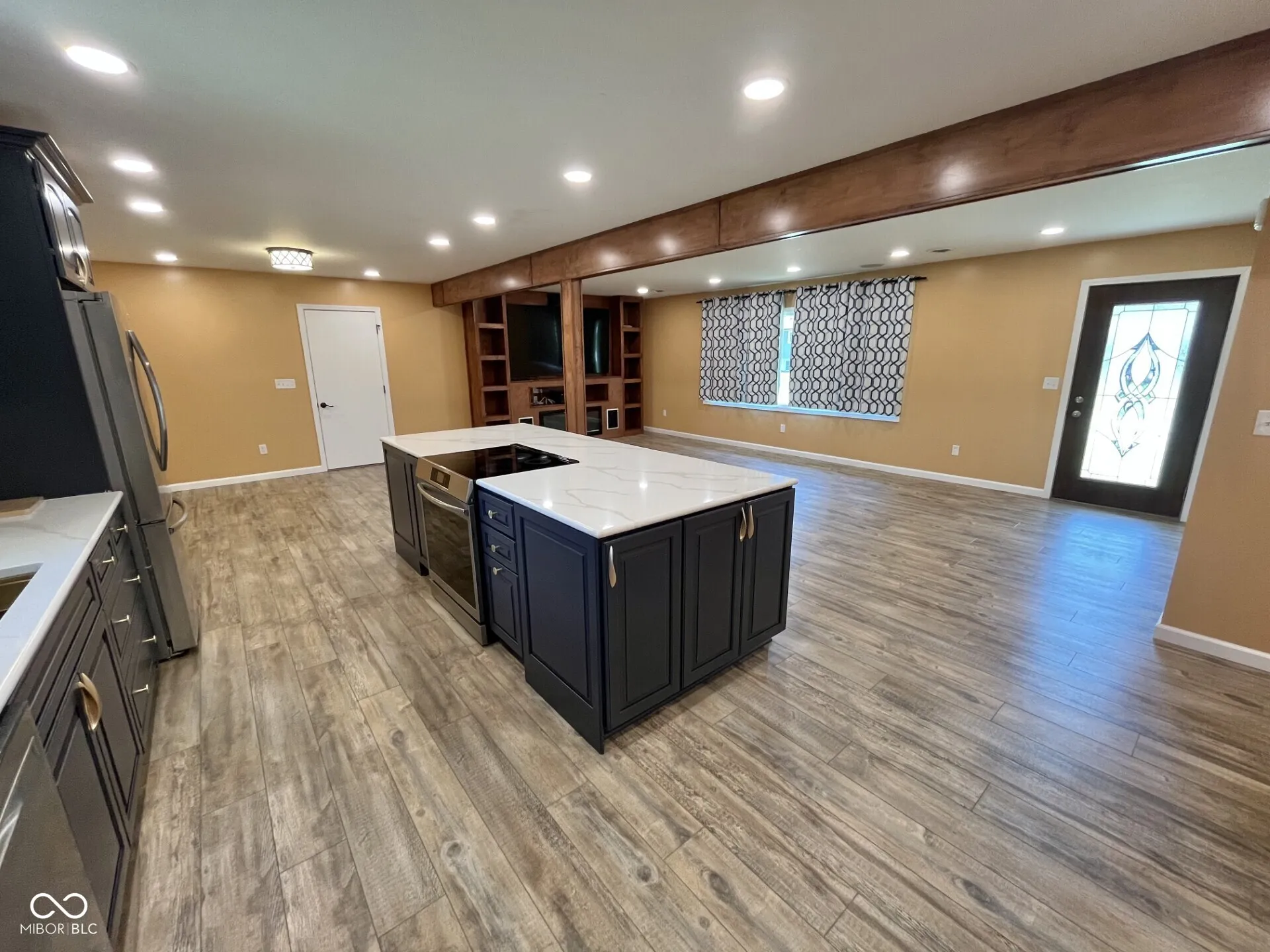 Seymour, Indiana 47274, United States, 3 Bedrooms Bedrooms, ,2 BathroomsBathrooms,Residential,Pending,166206