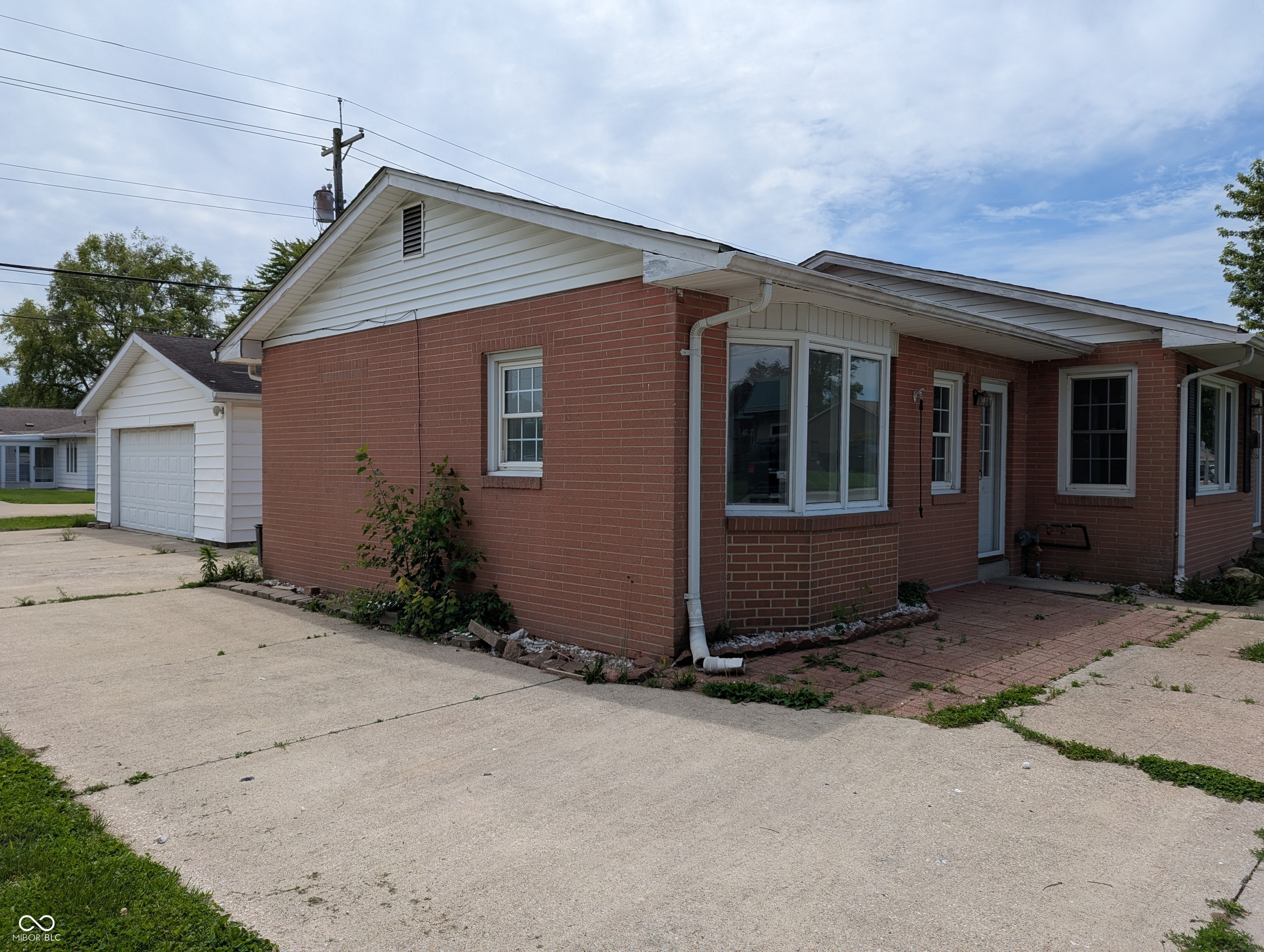 107 W Freeman Avenue