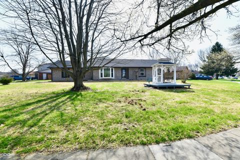 Photo of 3151 Prairie Drive, Greenwood, IN 46142 (MLS # 22091419)