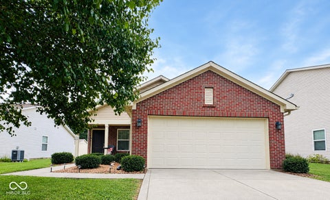 Photo of 155 Thistlewood Drive, Greenfield, IN 46140 (MLS # 22124686)
