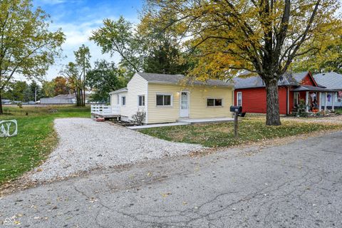 Photo of 201 W Burnside Avenue, Fairland, IN 46126 (MLS # 22070778)