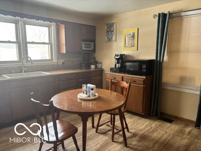 Columbus, Indiana 47203, United States, 2 Bedrooms Bedrooms, ,1 BathroomBathrooms,Residential,Active,2429