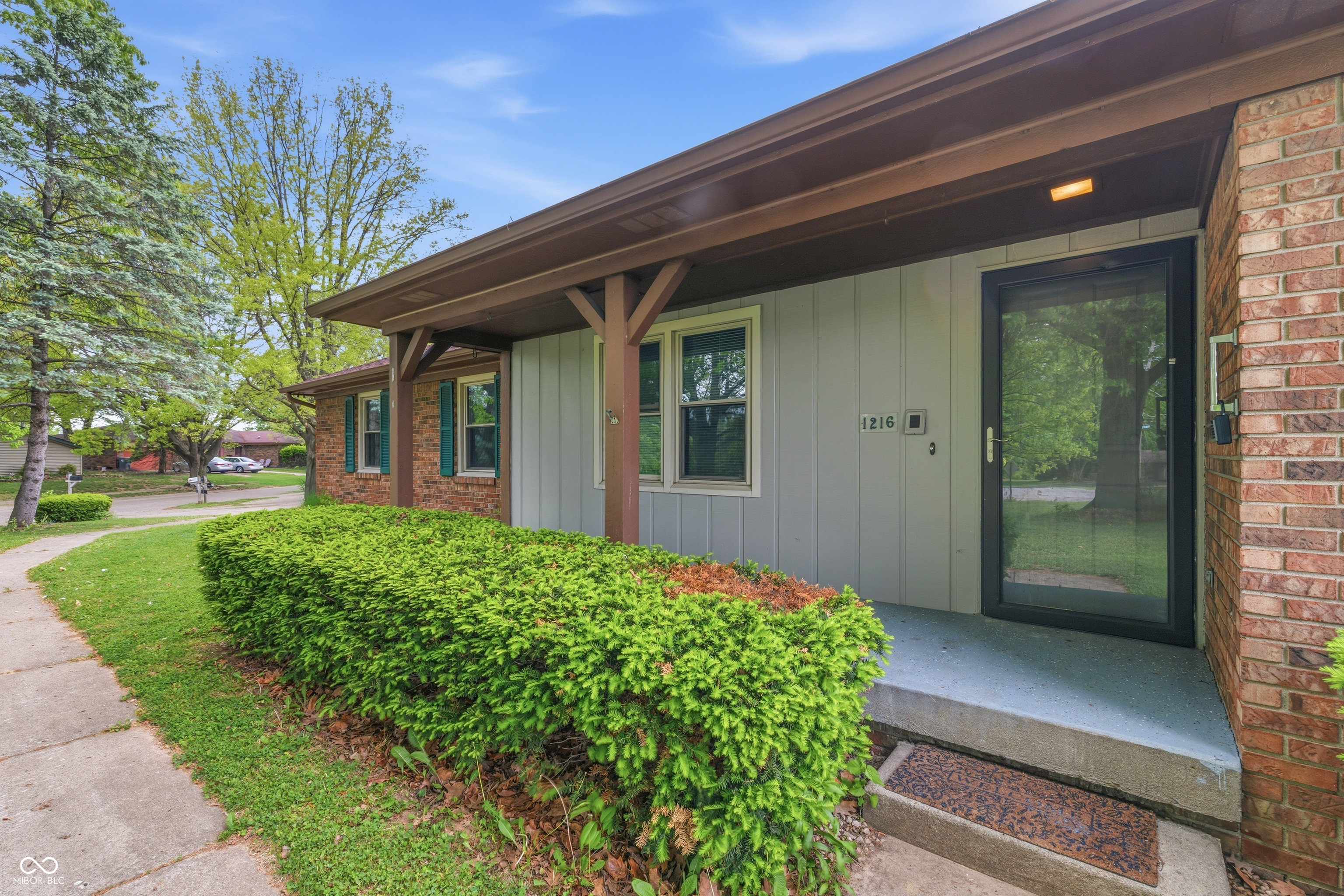 1216 W Stop 11 Road
