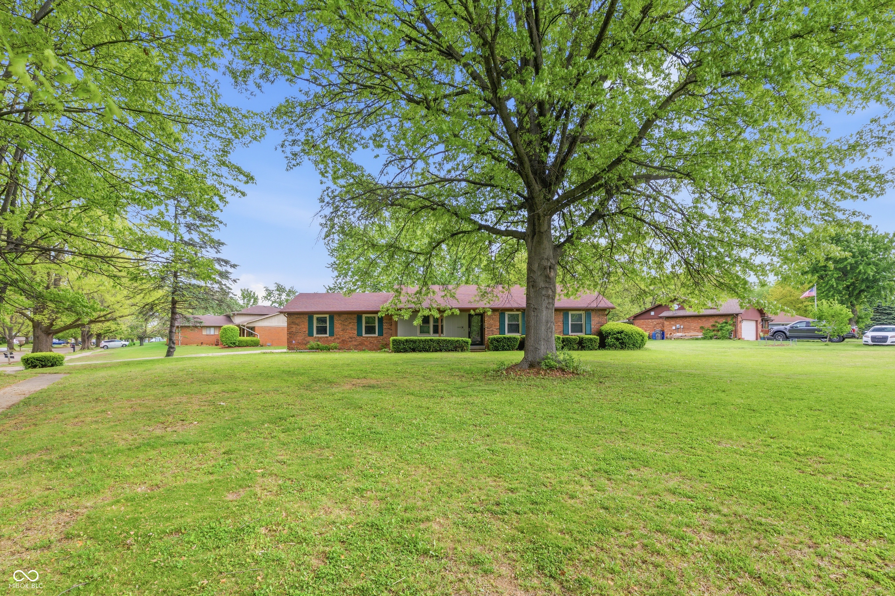 1216 W Stop 11 Road
