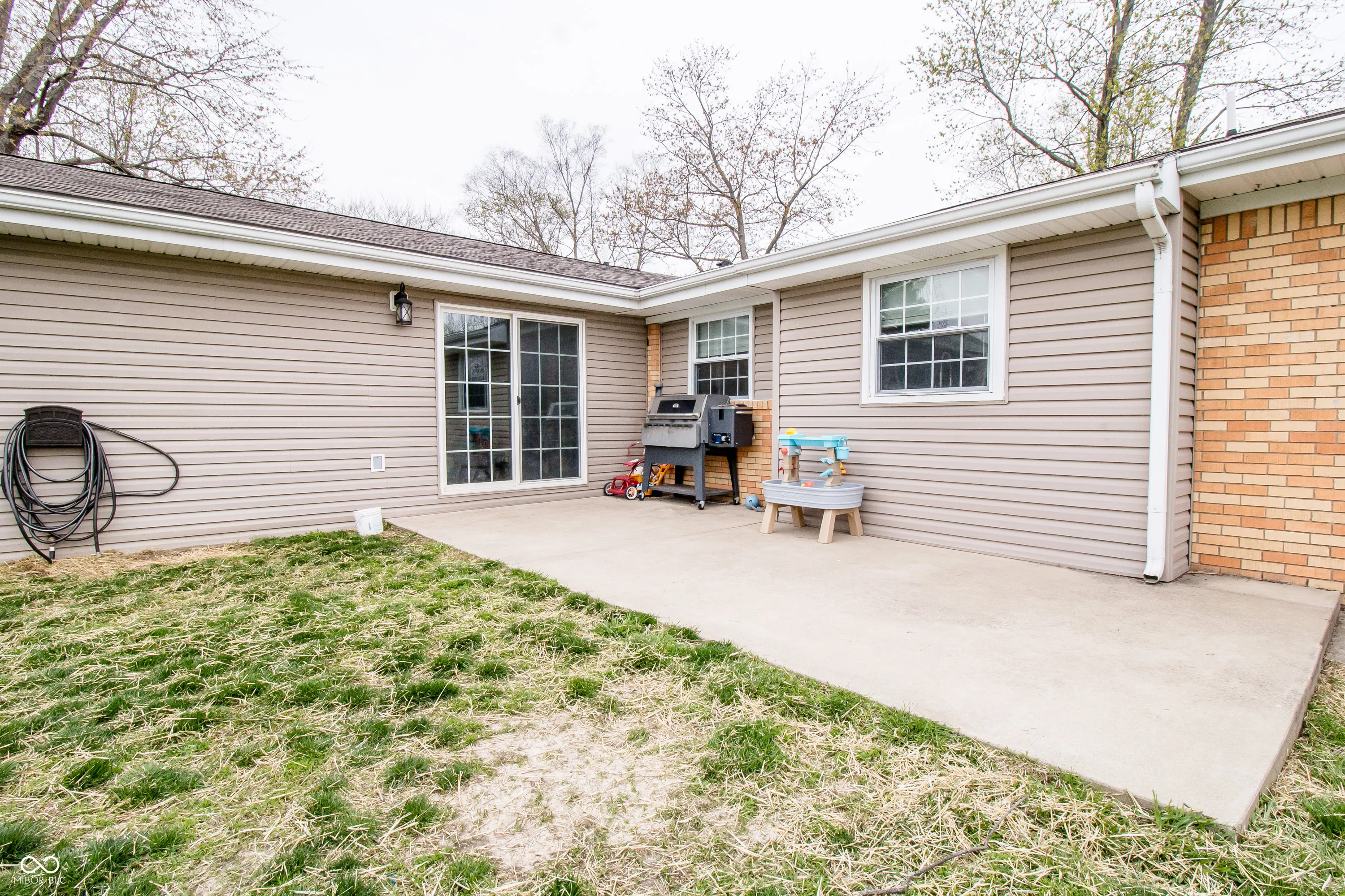 Shelbyville, Indiana 46176, United States, 4 Bedrooms Bedrooms, ,3 BathroomsBathrooms,Residential,Pending,107644