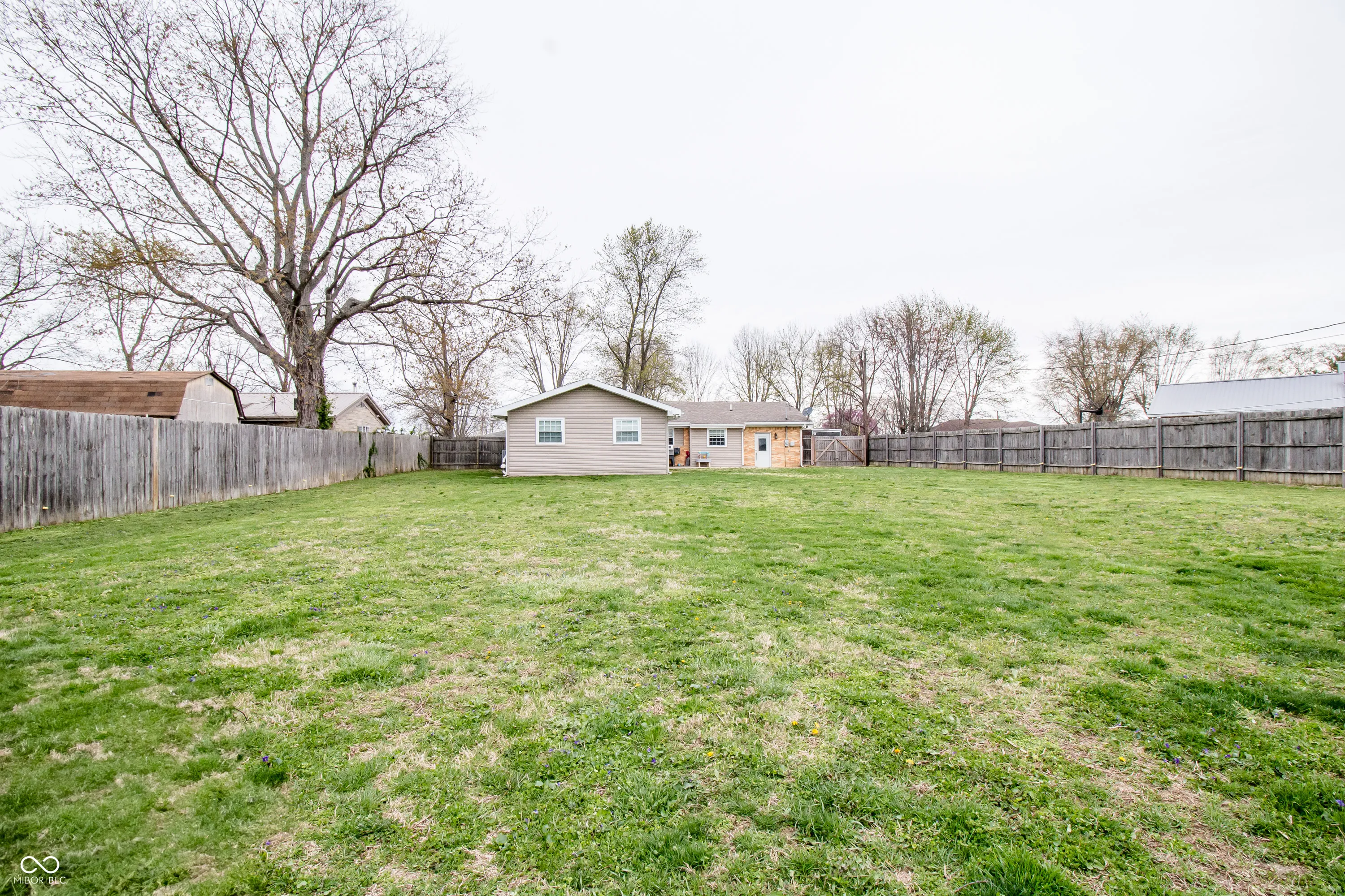 Shelbyville, Indiana 46176, United States, 4 Bedrooms Bedrooms, ,3 BathroomsBathrooms,Residential,Pending,107644