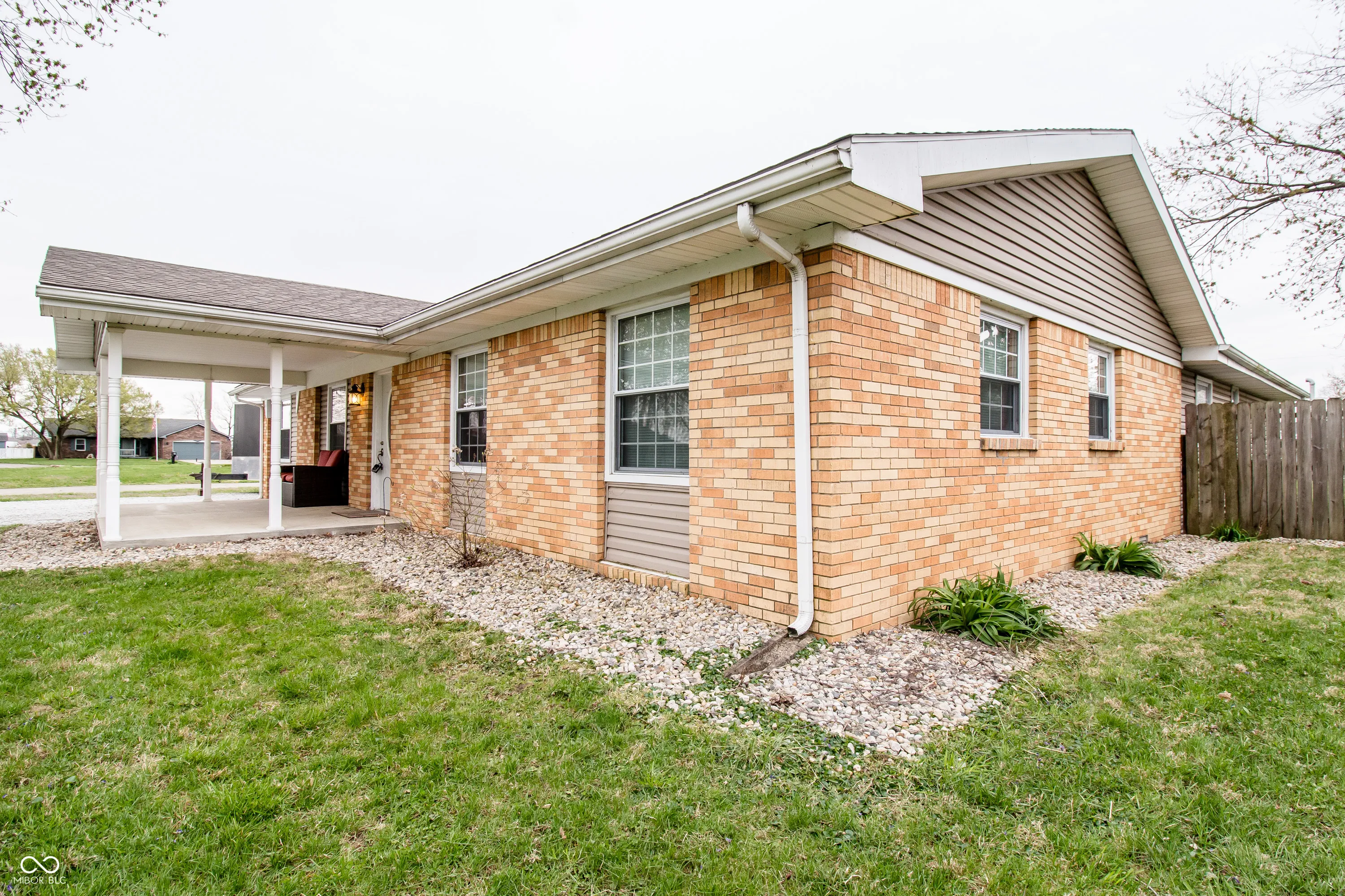 Shelbyville, Indiana 46176, United States, 4 Bedrooms Bedrooms, ,3 BathroomsBathrooms,Residential,Pending,107644