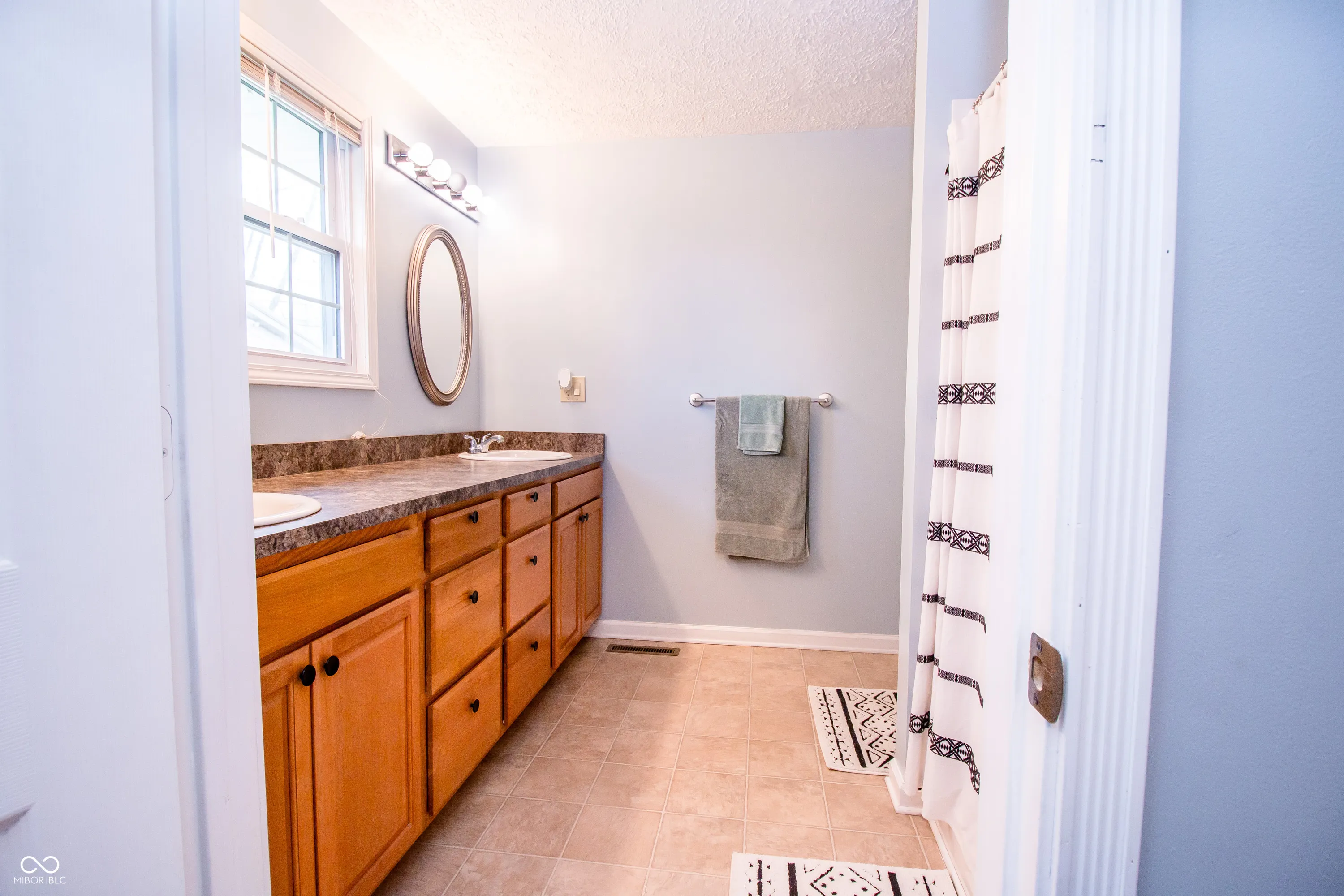 Shelbyville, Indiana 46176, United States, 4 Bedrooms Bedrooms, ,3 BathroomsBathrooms,Residential,Pending,107644