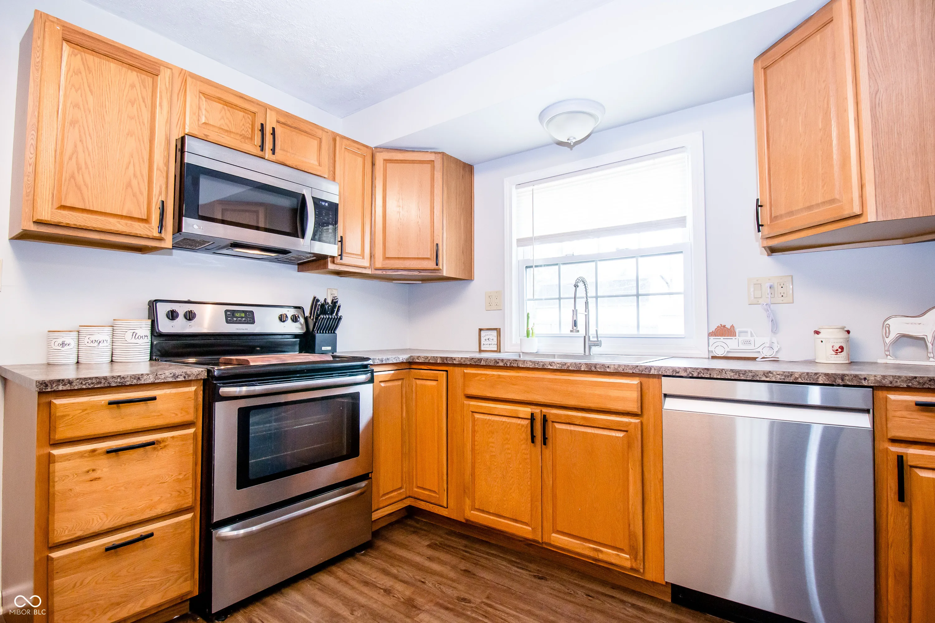 Shelbyville, Indiana 46176, United States, 4 Bedrooms Bedrooms, ,3 BathroomsBathrooms,Residential,Pending,107644