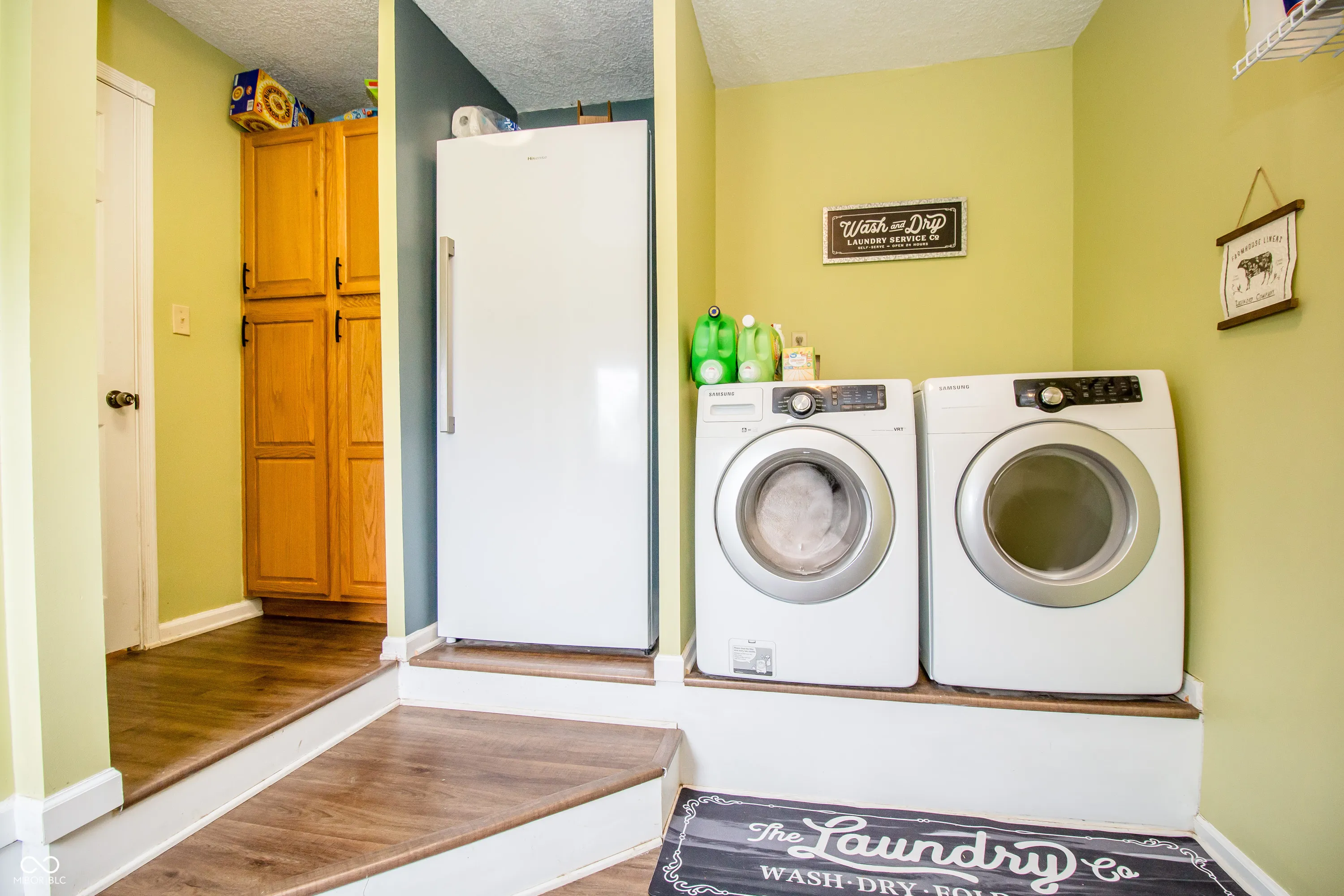 Shelbyville, Indiana 46176, United States, 4 Bedrooms Bedrooms, ,3 BathroomsBathrooms,Residential,Pending,107644