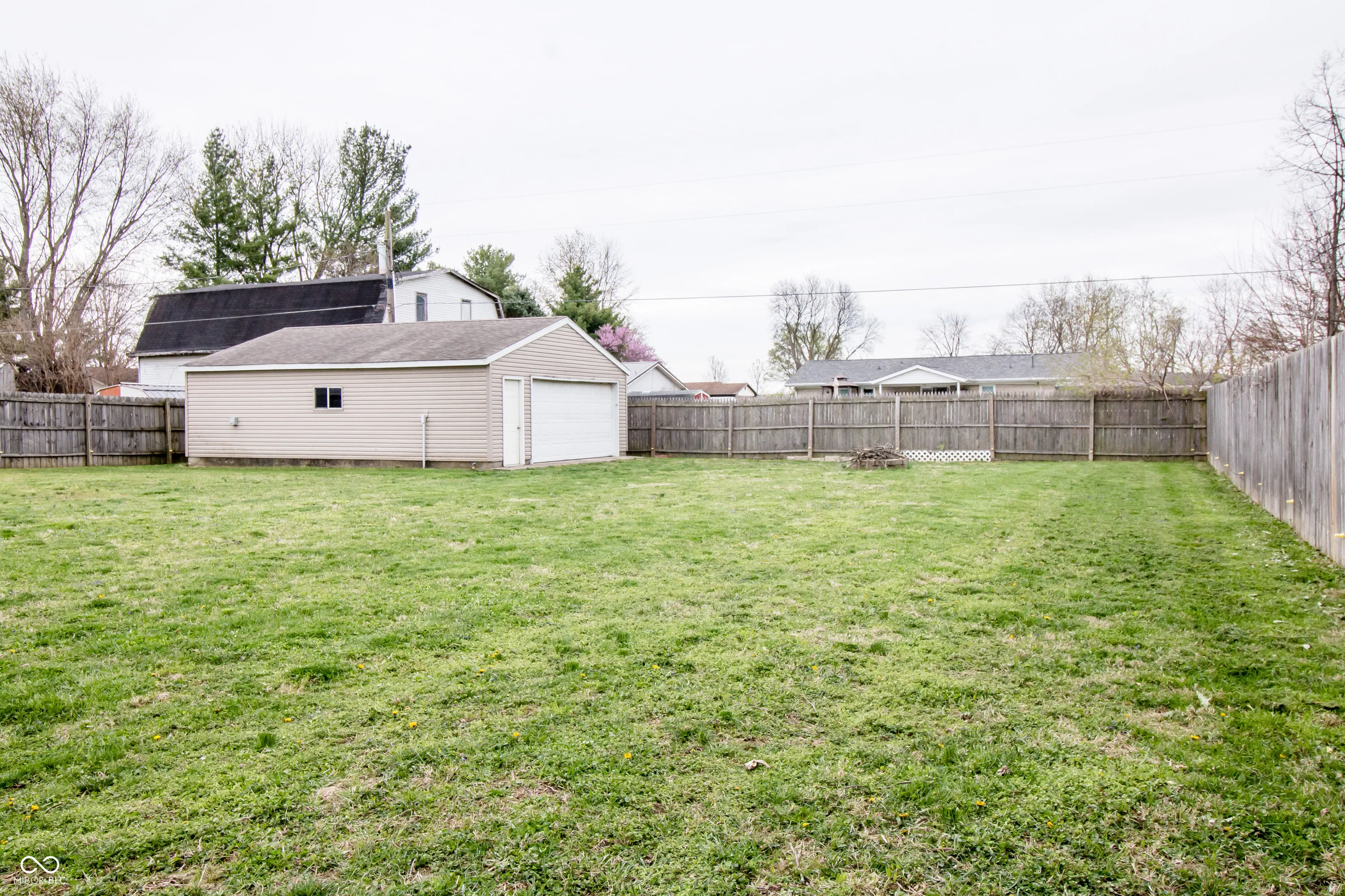 Shelbyville, Indiana 46176, United States, 4 Bedrooms Bedrooms, ,3 BathroomsBathrooms,Residential,Pending,107644