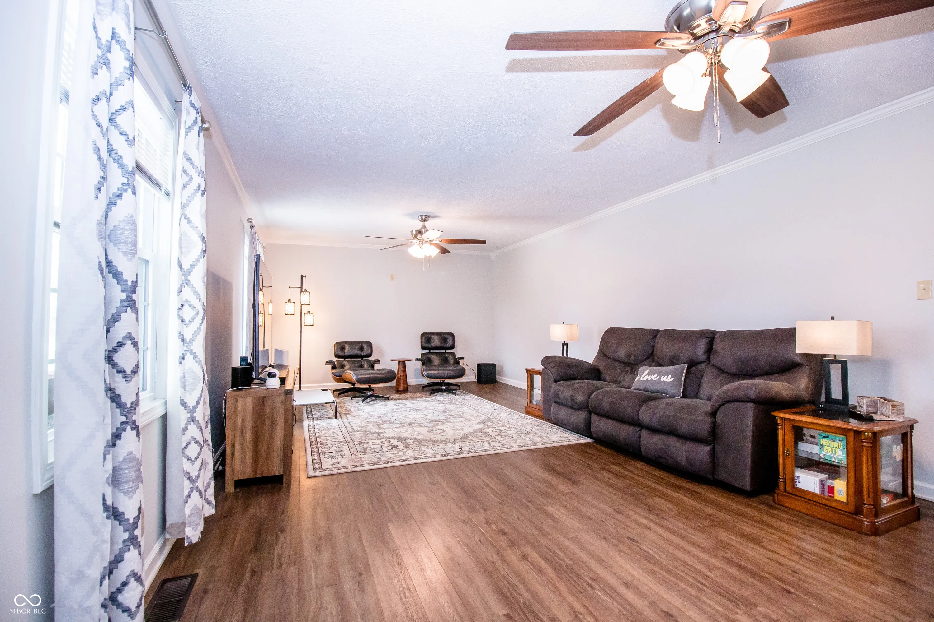 Shelbyville, Indiana 46176, United States, 4 Bedrooms Bedrooms, ,3 BathroomsBathrooms,Residential,Pending,107644