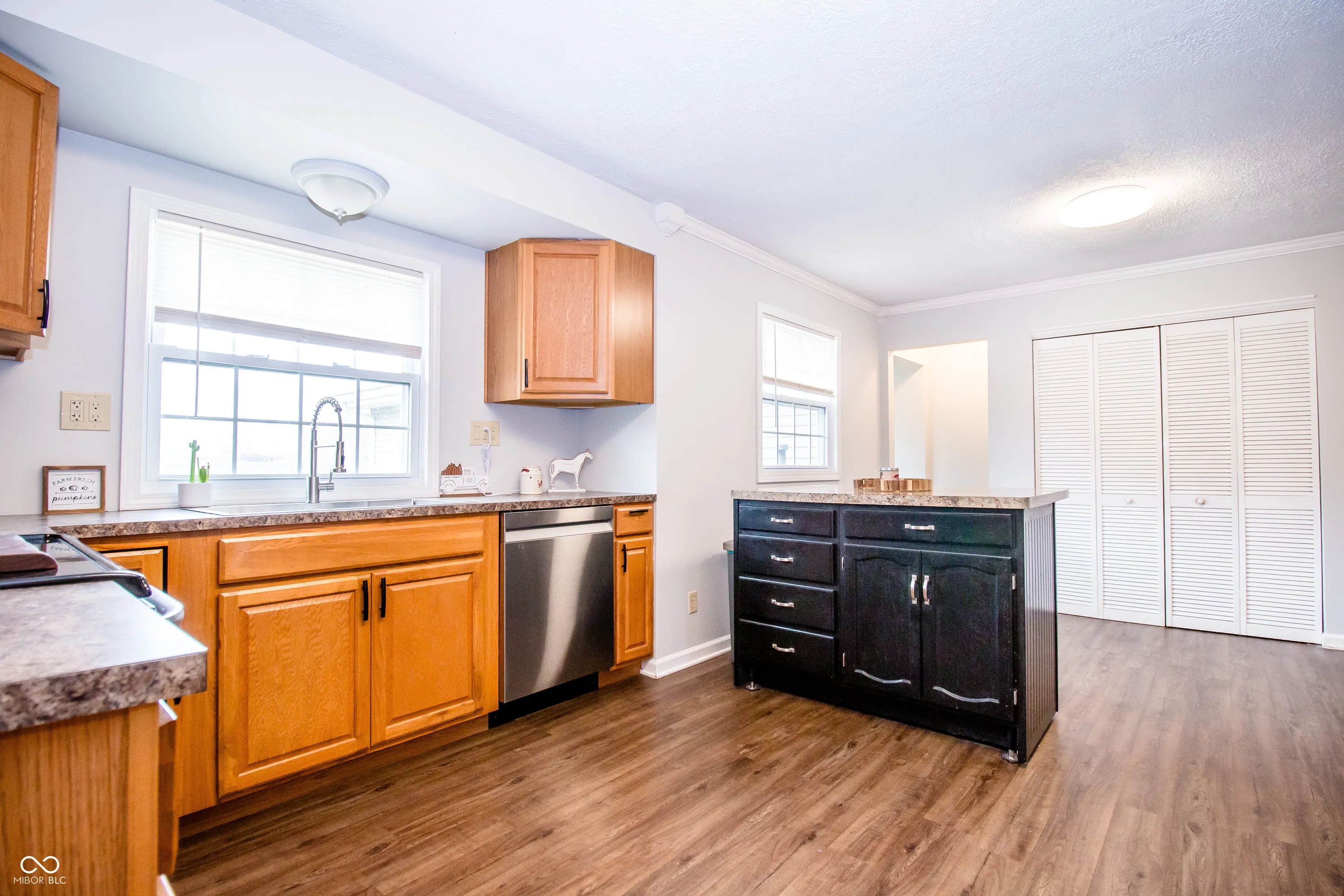 Shelbyville, Indiana 46176, United States, 4 Bedrooms Bedrooms, ,3 BathroomsBathrooms,Residential,Pending,107644