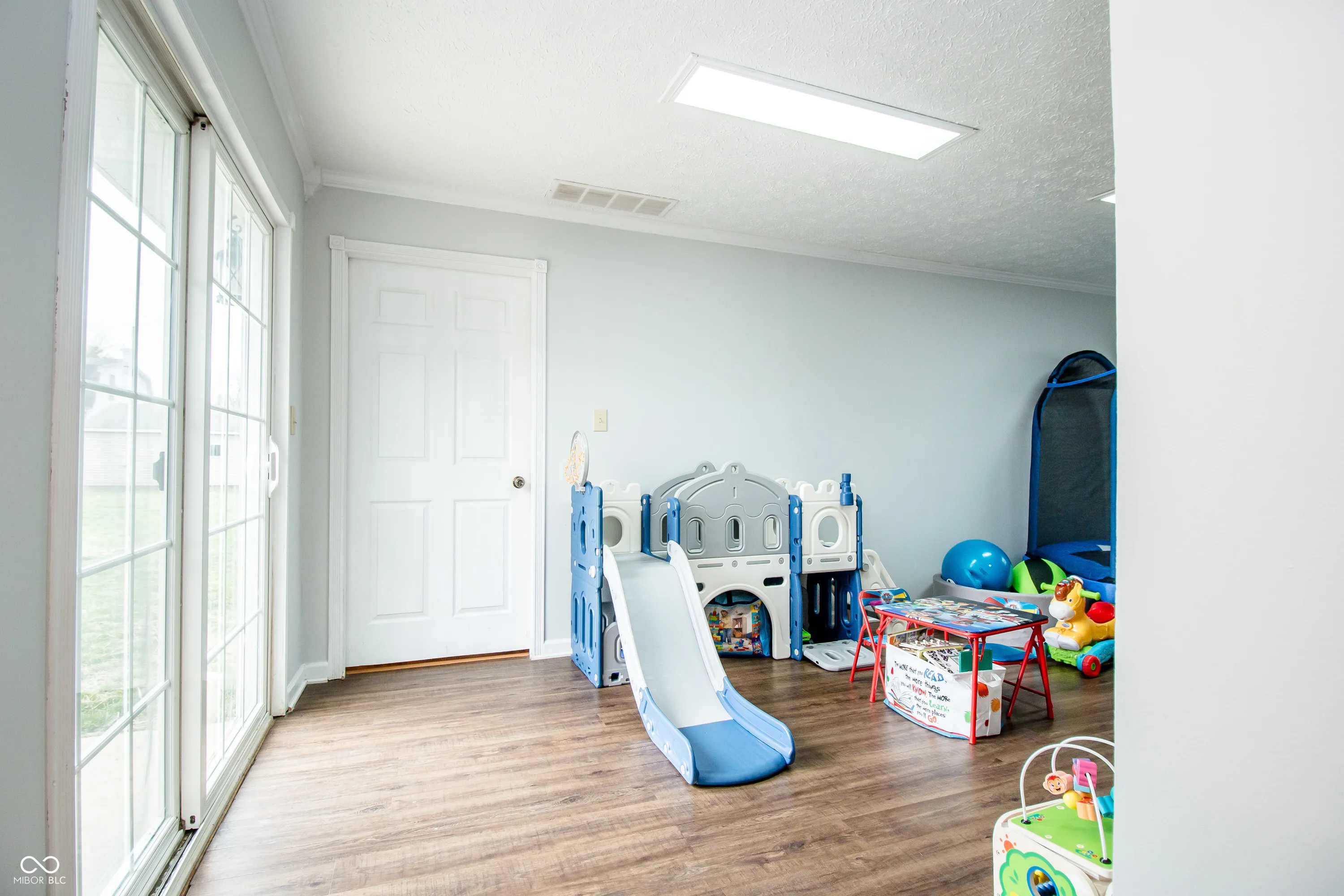 Shelbyville, Indiana 46176, United States, 4 Bedrooms Bedrooms, ,3 BathroomsBathrooms,Residential,Pending,107644