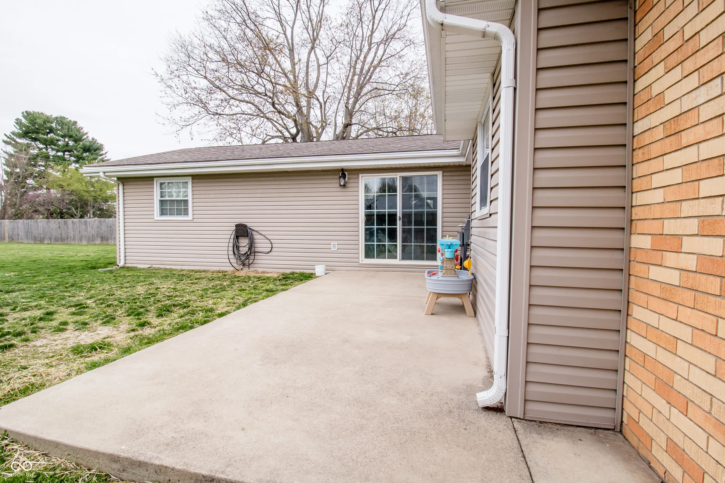 Shelbyville, Indiana 46176, United States, 4 Bedrooms Bedrooms, ,3 BathroomsBathrooms,Residential,Pending,107644