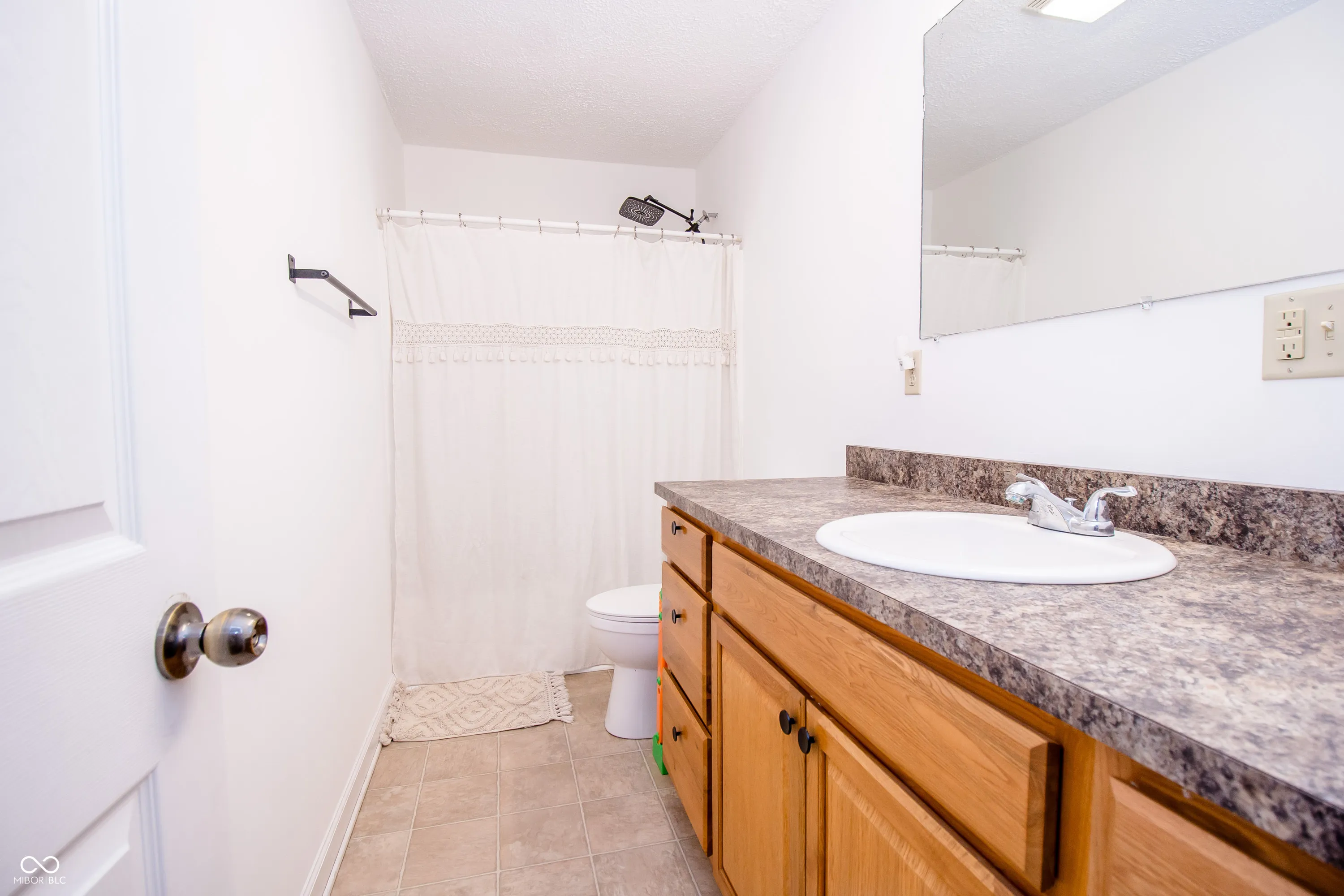 Shelbyville, Indiana 46176, United States, 4 Bedrooms Bedrooms, ,3 BathroomsBathrooms,Residential,Pending,107644