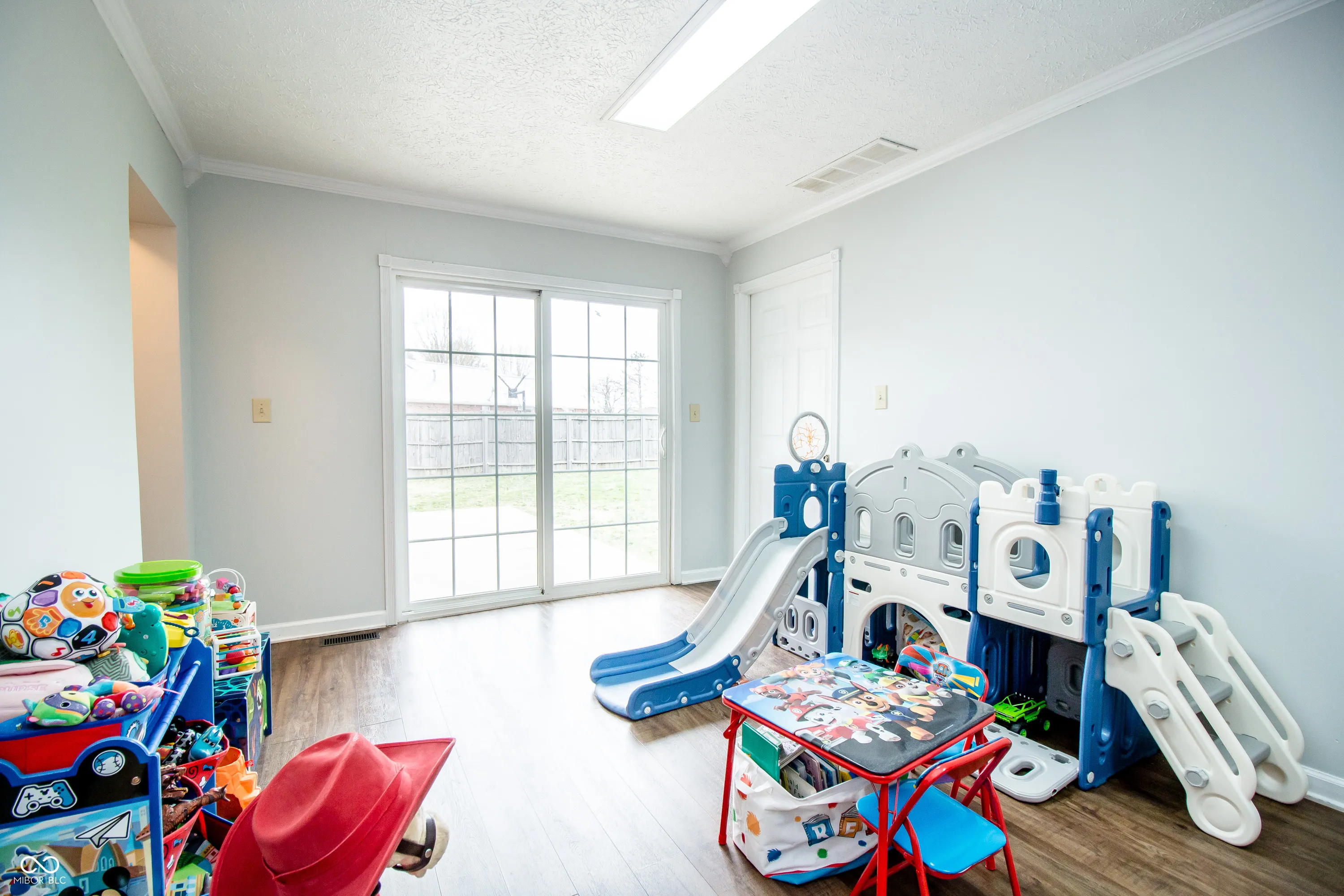 Shelbyville, Indiana 46176, United States, 4 Bedrooms Bedrooms, ,3 BathroomsBathrooms,Residential,Pending,107644