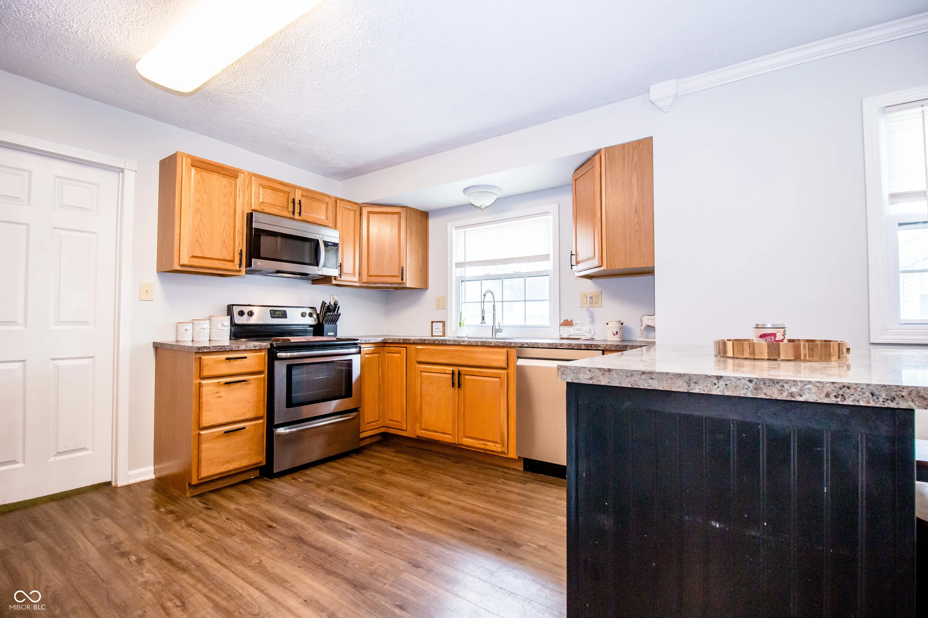 Shelbyville, Indiana 46176, United States, 4 Bedrooms Bedrooms, ,3 BathroomsBathrooms,Residential,Pending,107644