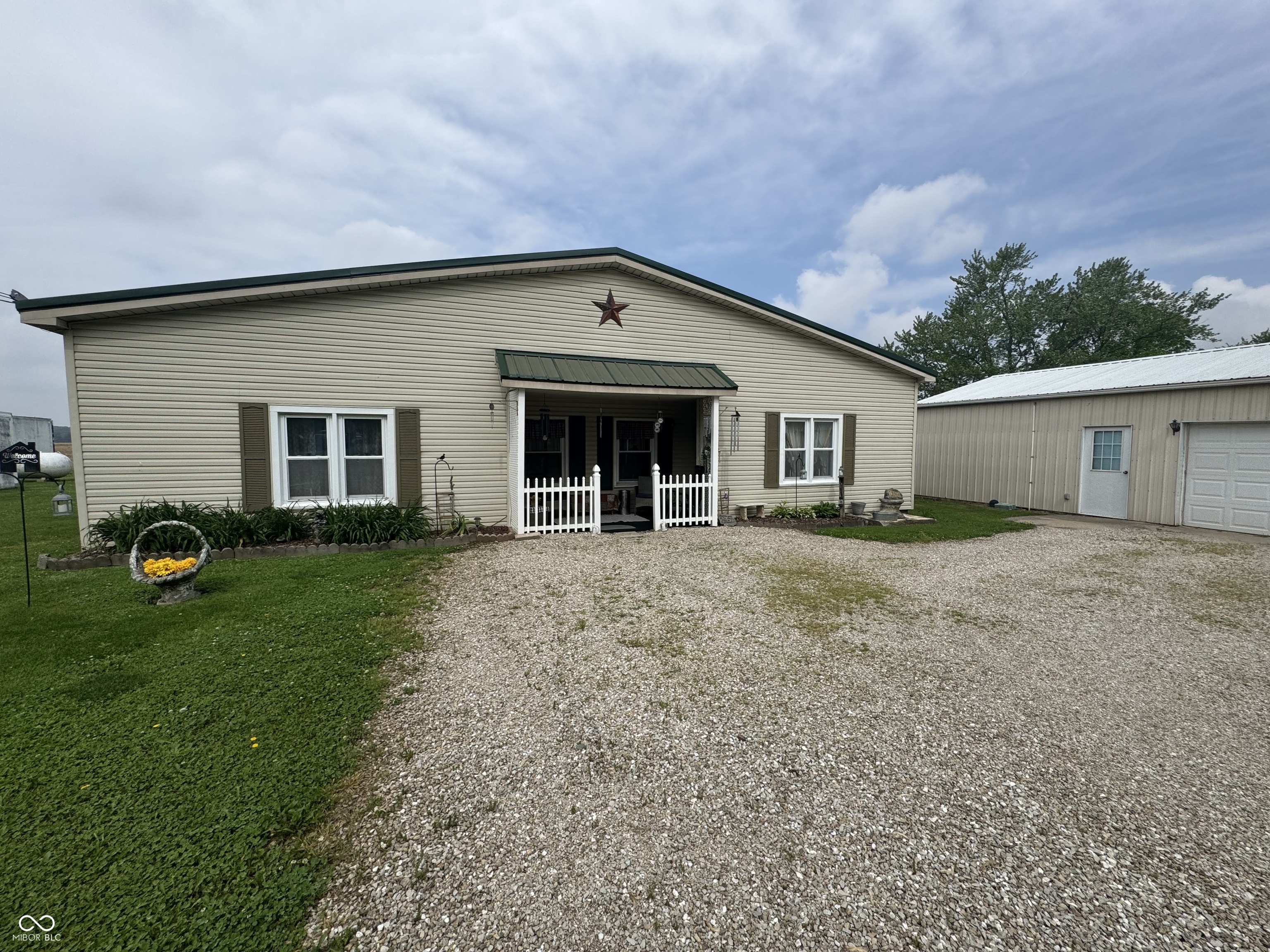 1123 S County Road 855 W