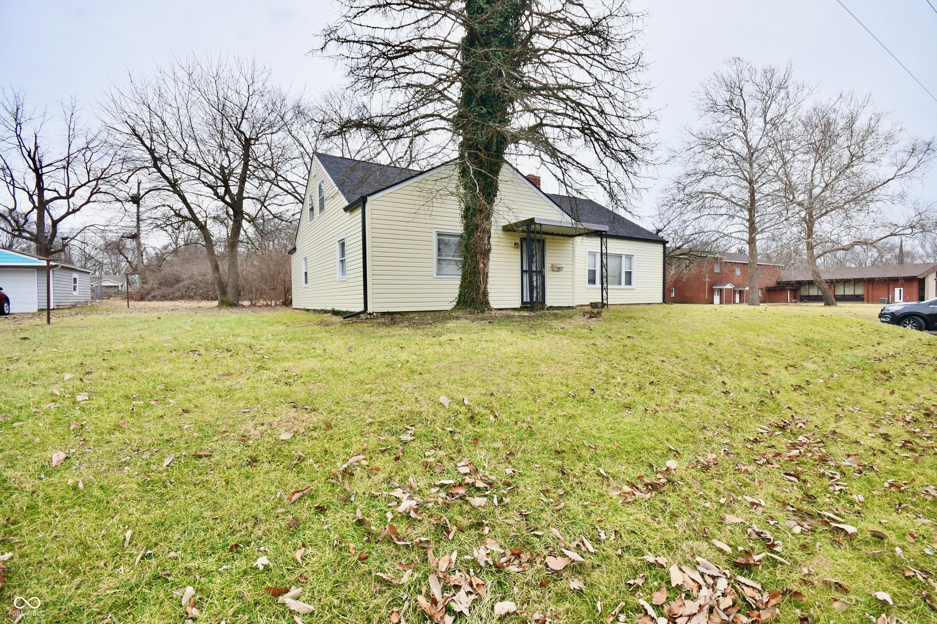 2315 N Kitley Avenue