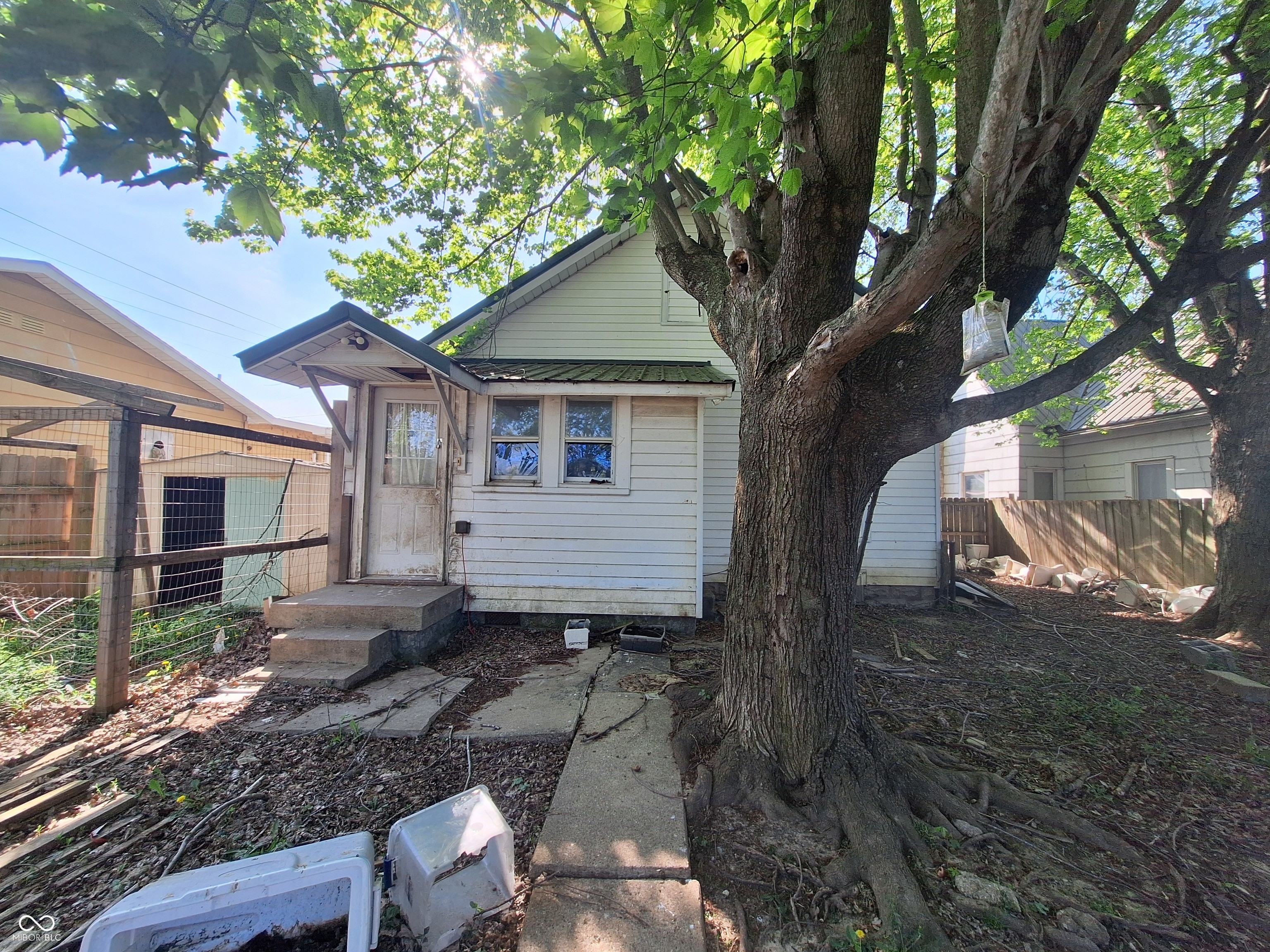 50 W Poplar Street