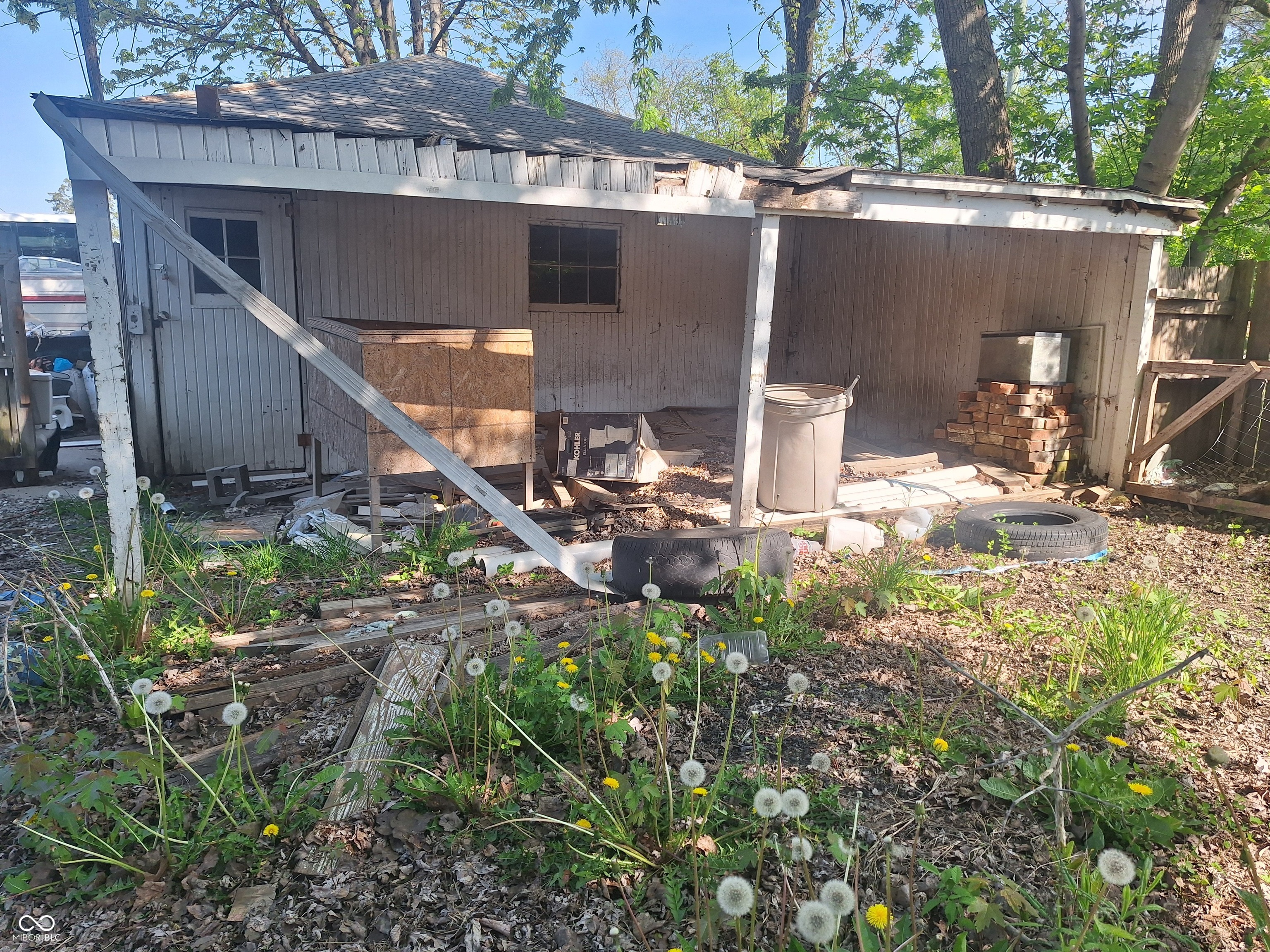 50 W Poplar Street