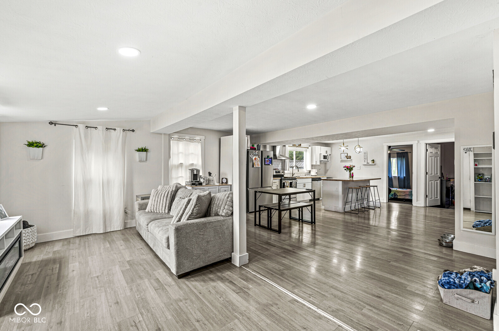 2 S 25th Avenue