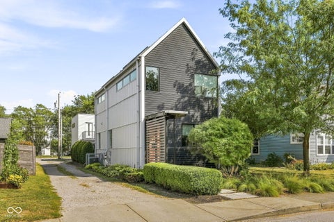 Photo of 1617 Cornell Avenue, Indianapolis, IN 46202 (MLS # 22125304)