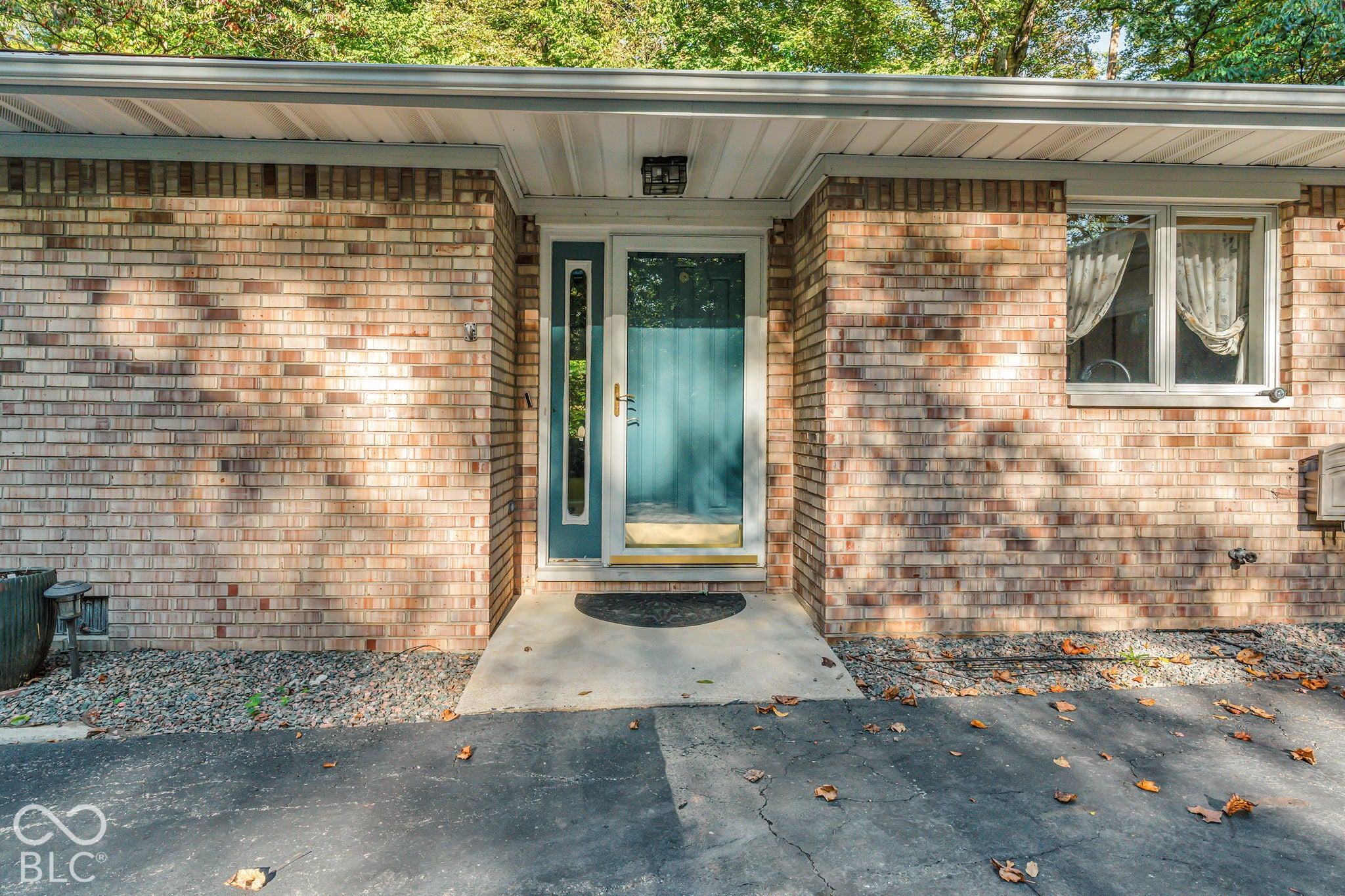 1042 N Farmington Drive