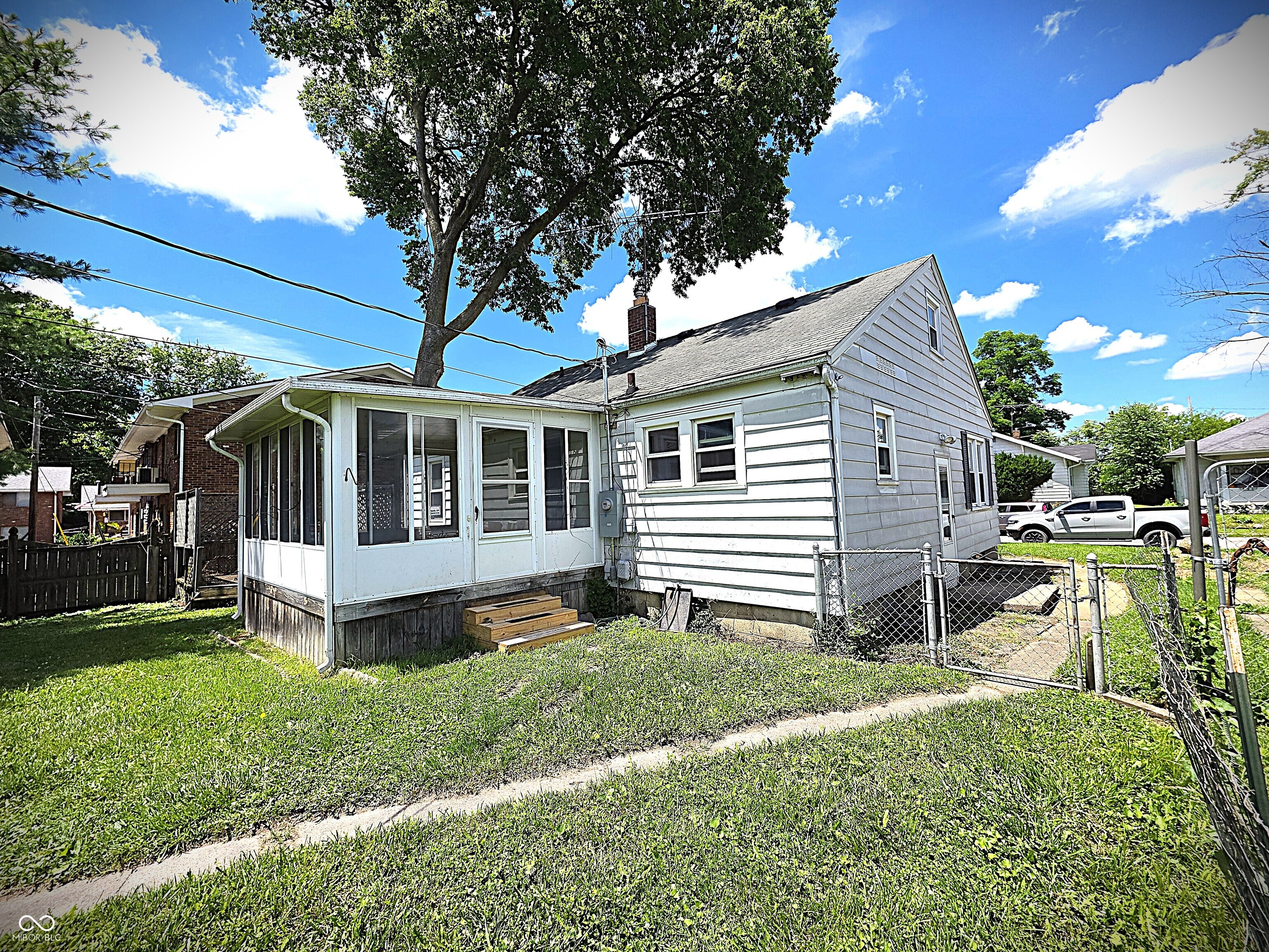 1229 W 7th Street