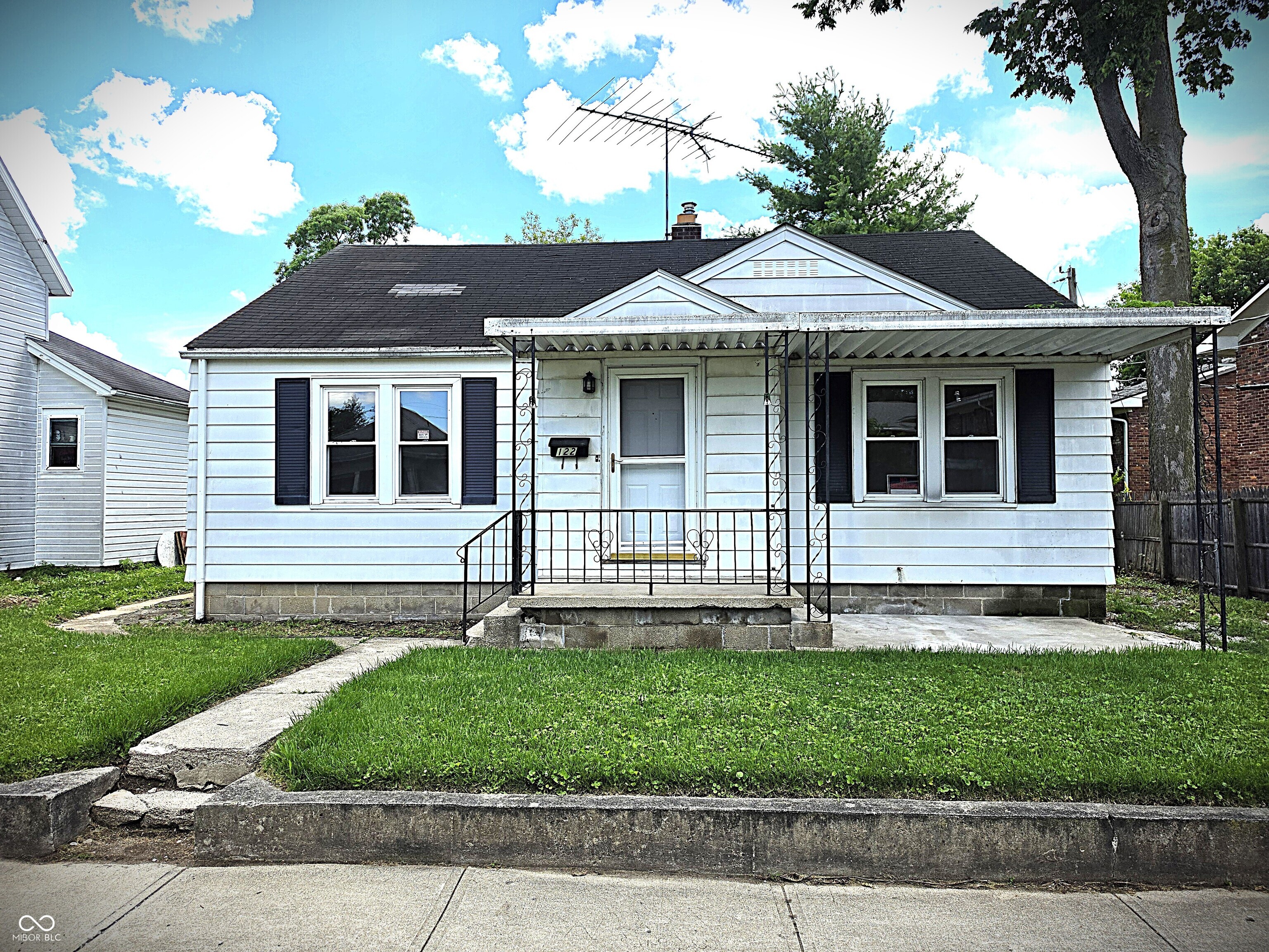 1229 W 7th Street