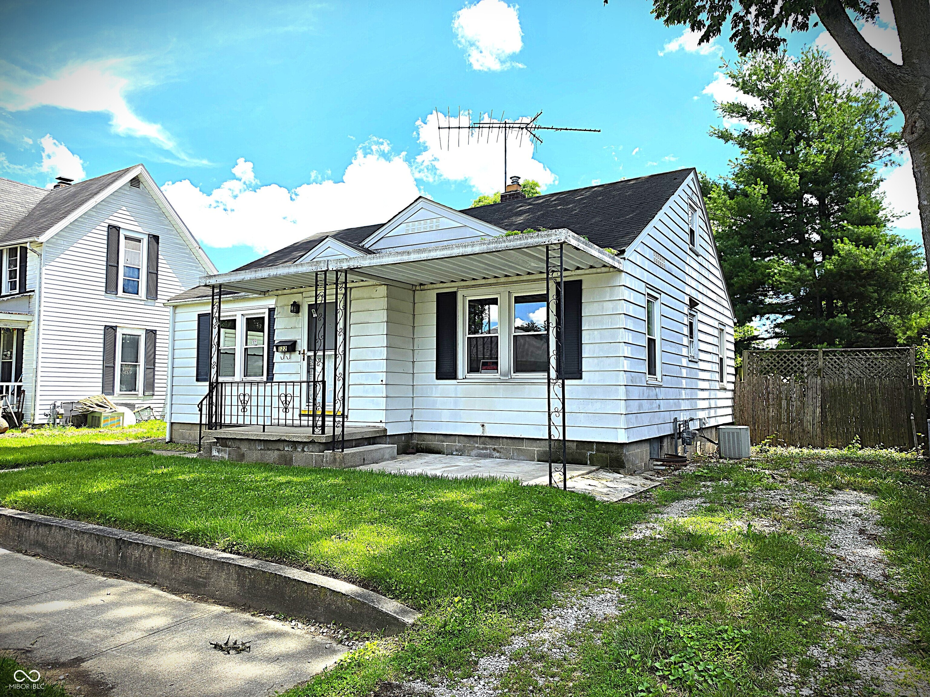 1229 W 7th Street