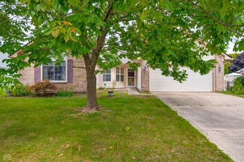 Photo of 1240 Matthews Court, Franklin, IN 46131 (MLS # 22122321)
