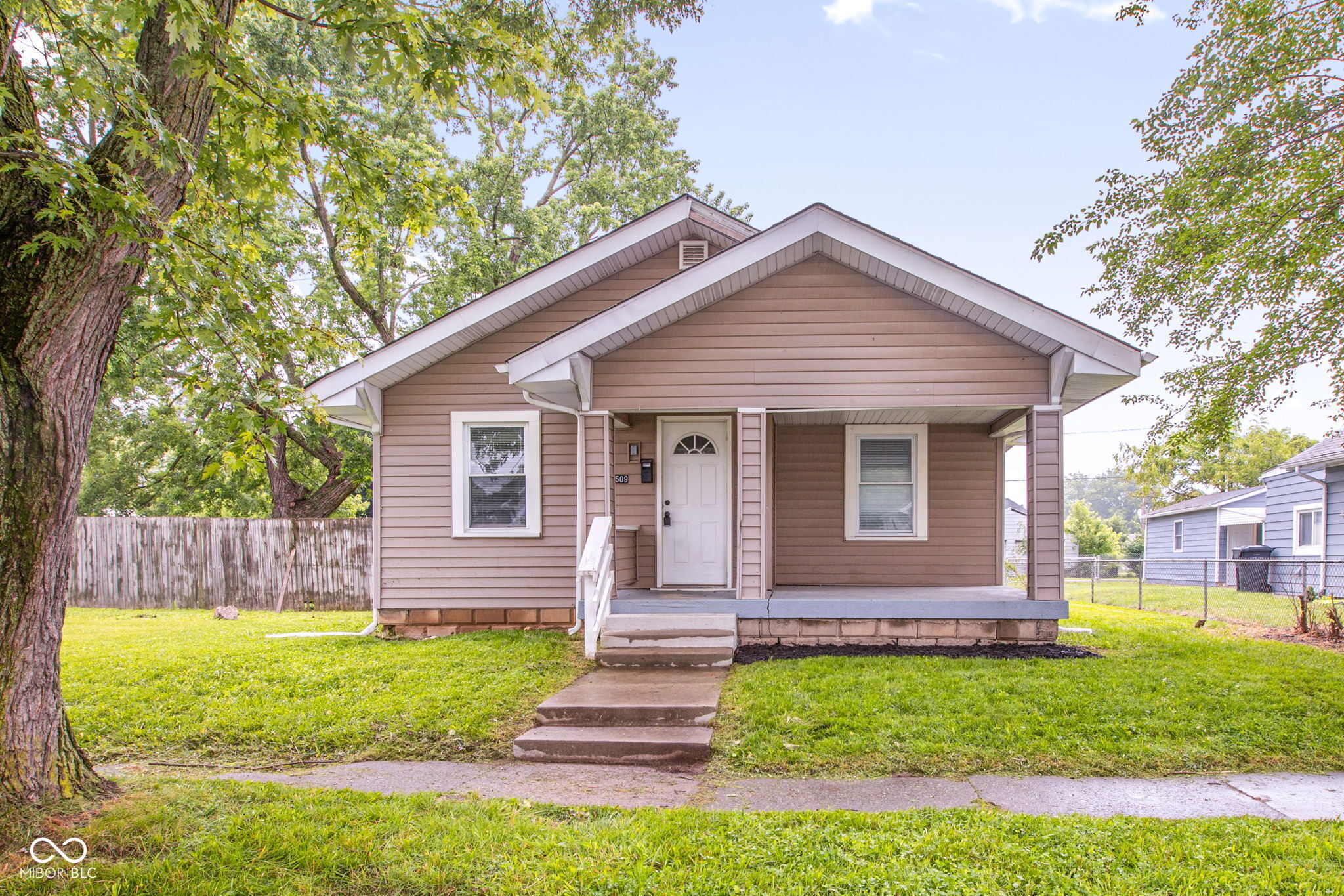 Photo 1 of 33 — 2509 Lincoln Street, Anderson, IN 46016