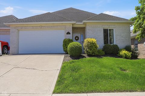 Photo of 921 Hildebrand Drive, Indianapolis, IN 46217 (MLS # 22102021)
