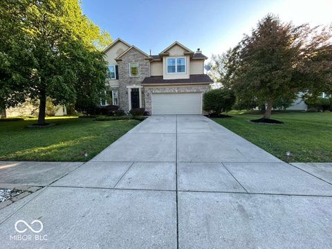 Photo of 5400 Wakefield Drive S, Greenwood, IN 46142 (MLS # 22099144)
