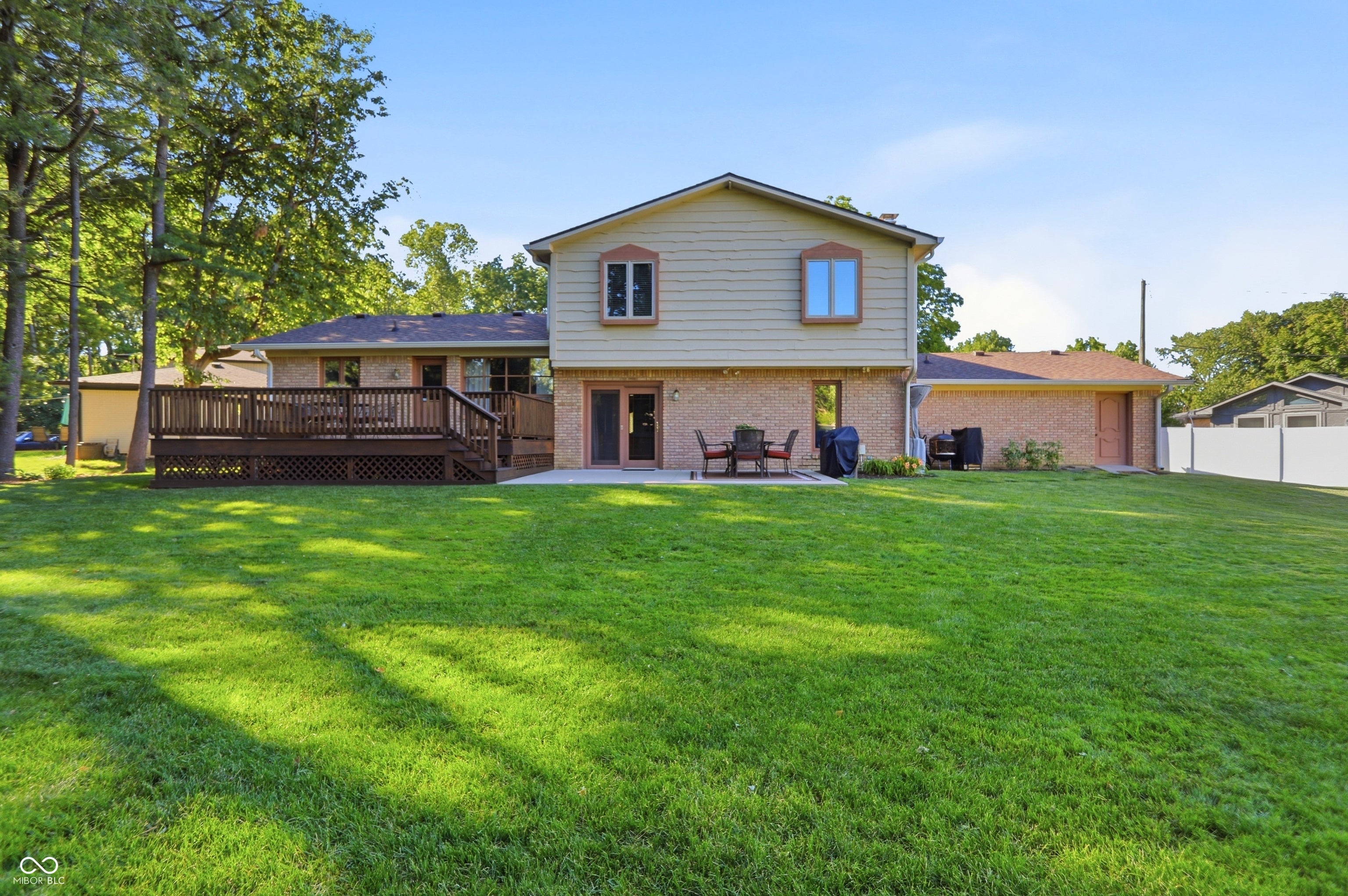 825 Queenswood Court