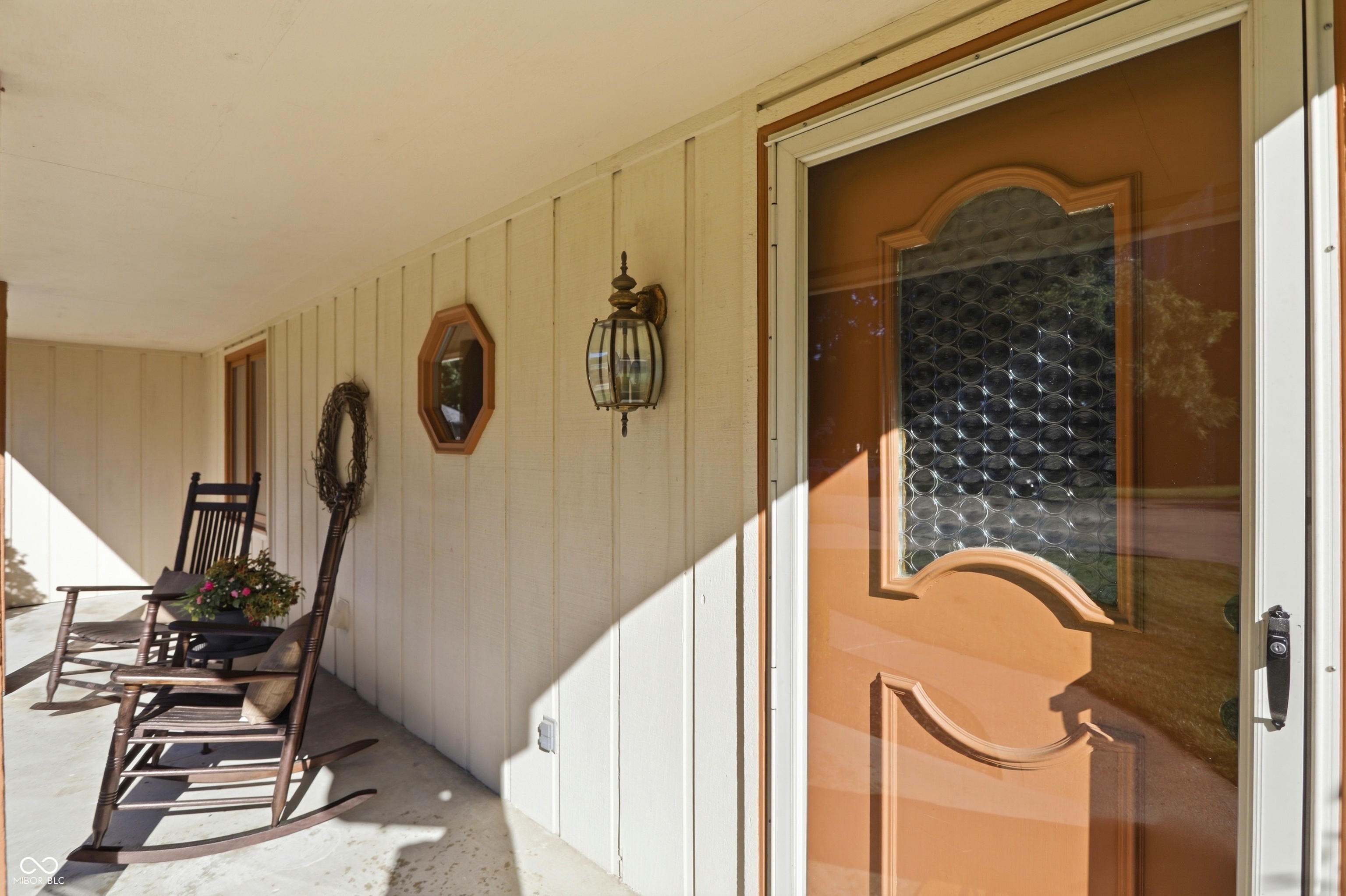825 Queenswood Court