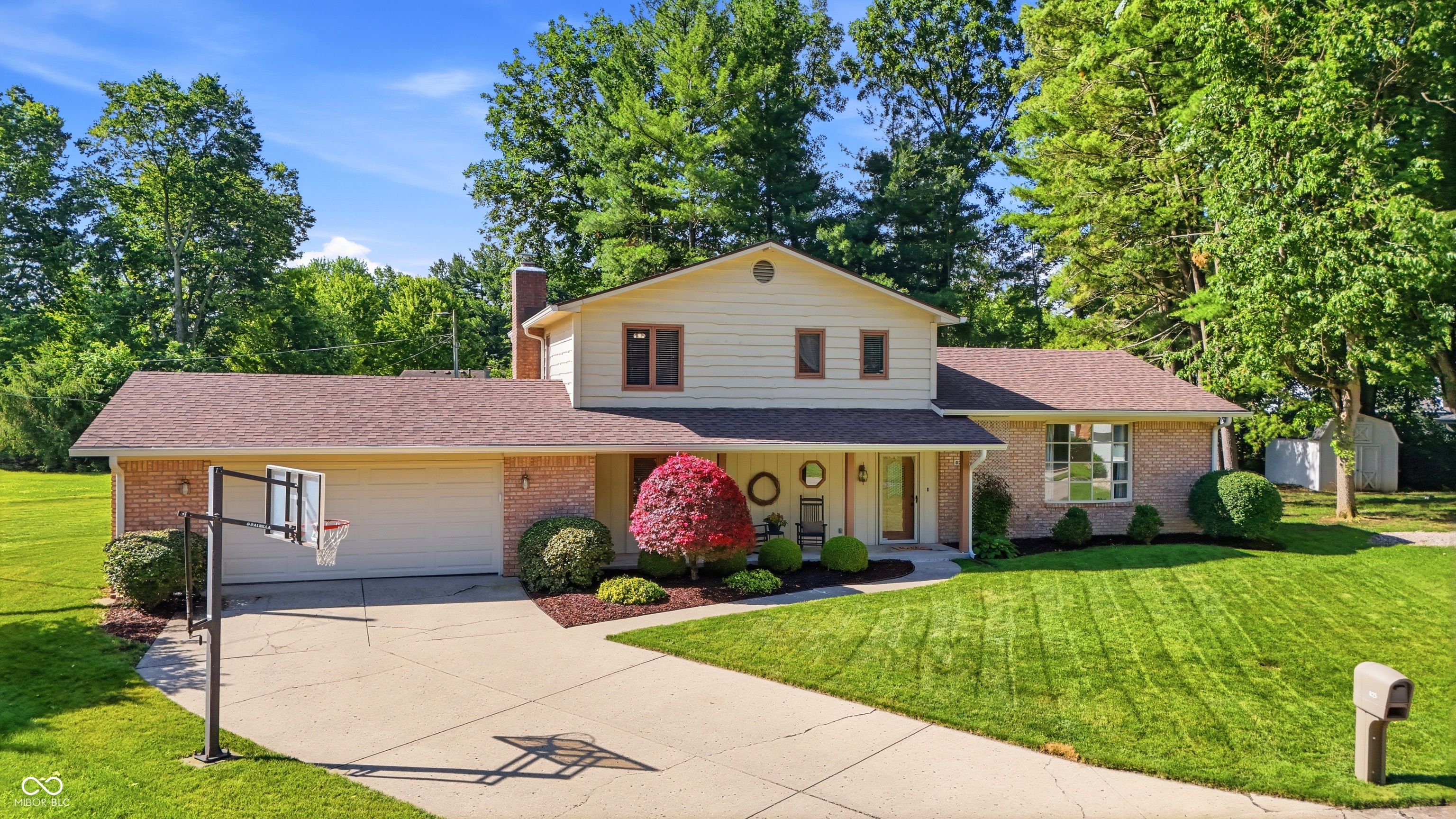 825 Queenswood Court