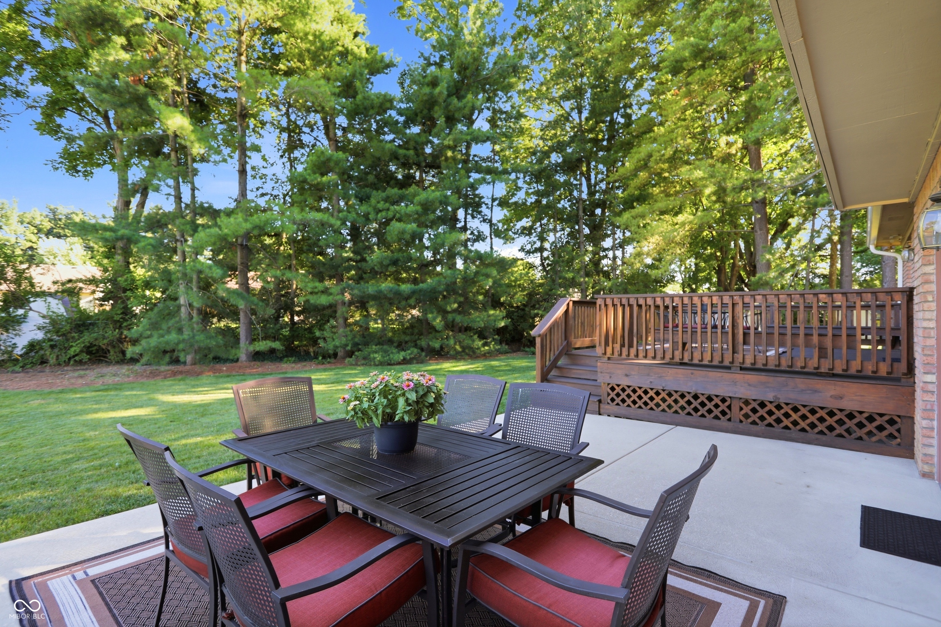 825 Queenswood Court