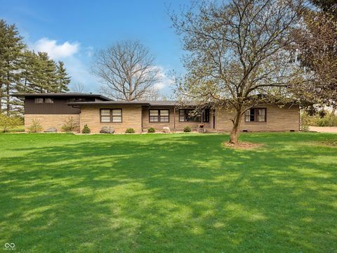 Photo of 112 W 60th Street, Anderson, IN 46013 (MLS # 22066388)