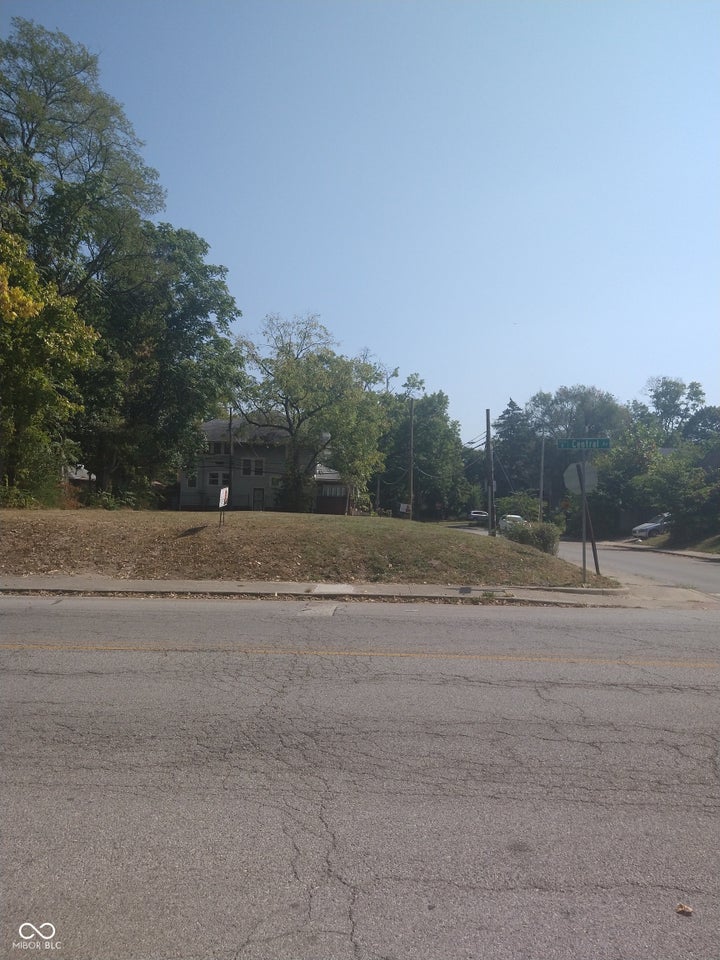 CORNERR LOT GREAT VIEW COMMERCIAL