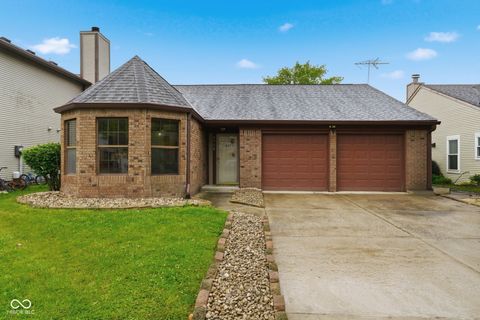 Photo of 8928 Summer Walk Drive E, Indianapolis, IN 46227 (MLS # 22102201)