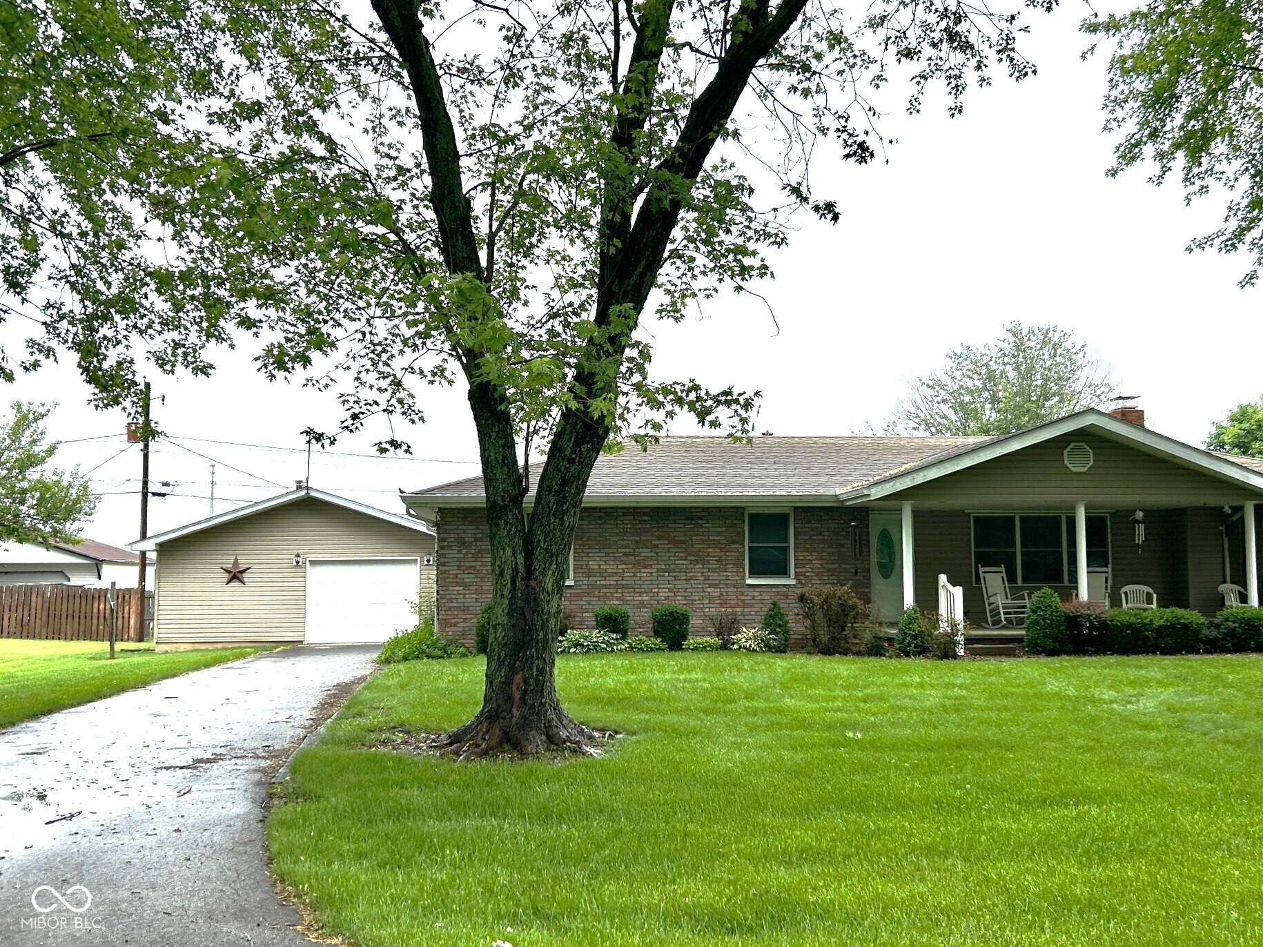 704 E Gatewood Drive