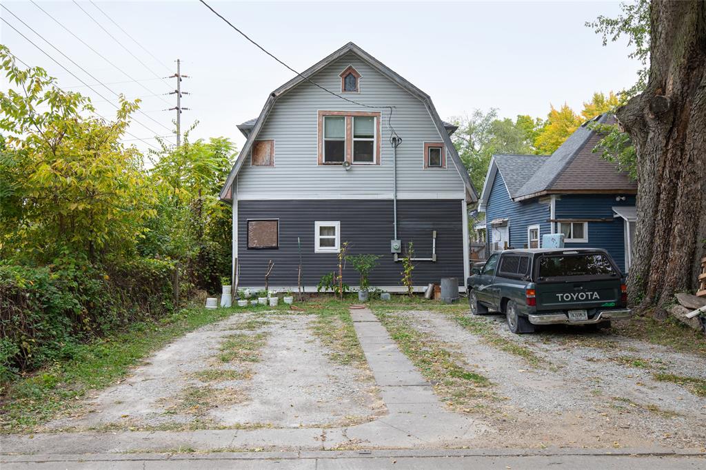 Photo 15 of 16 of 2221 E Michigan Street house
